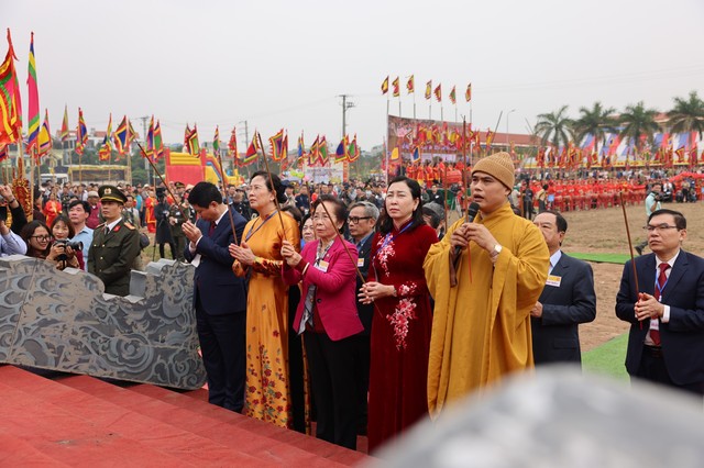 Tái hiện hình ảnh vua đi cày thể hiện tinh thần khuyến khích lao động - Ảnh 2.