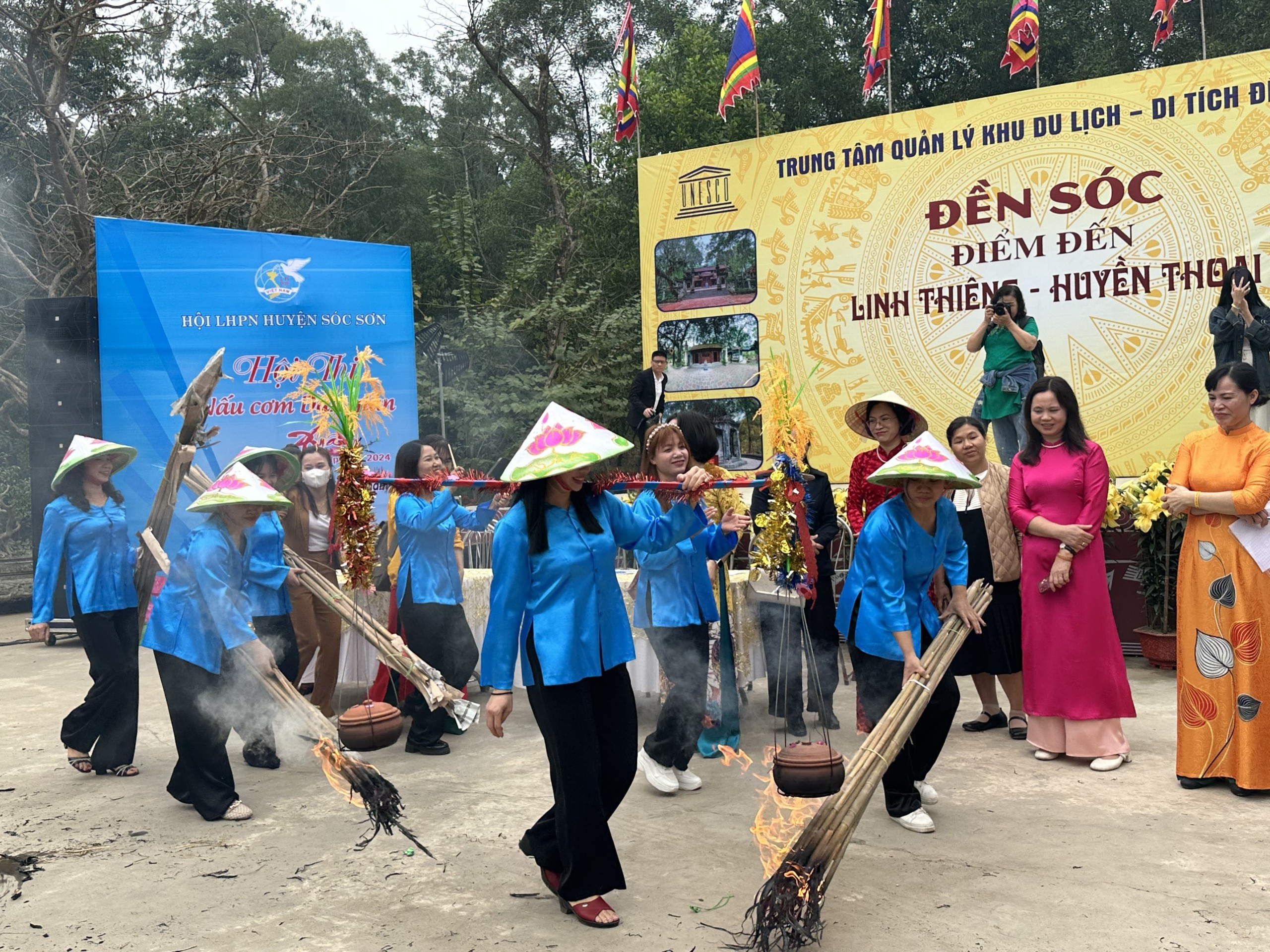 Hội thi nấu cơm dân gian tại Lễ hội Gióng - ảnh 5