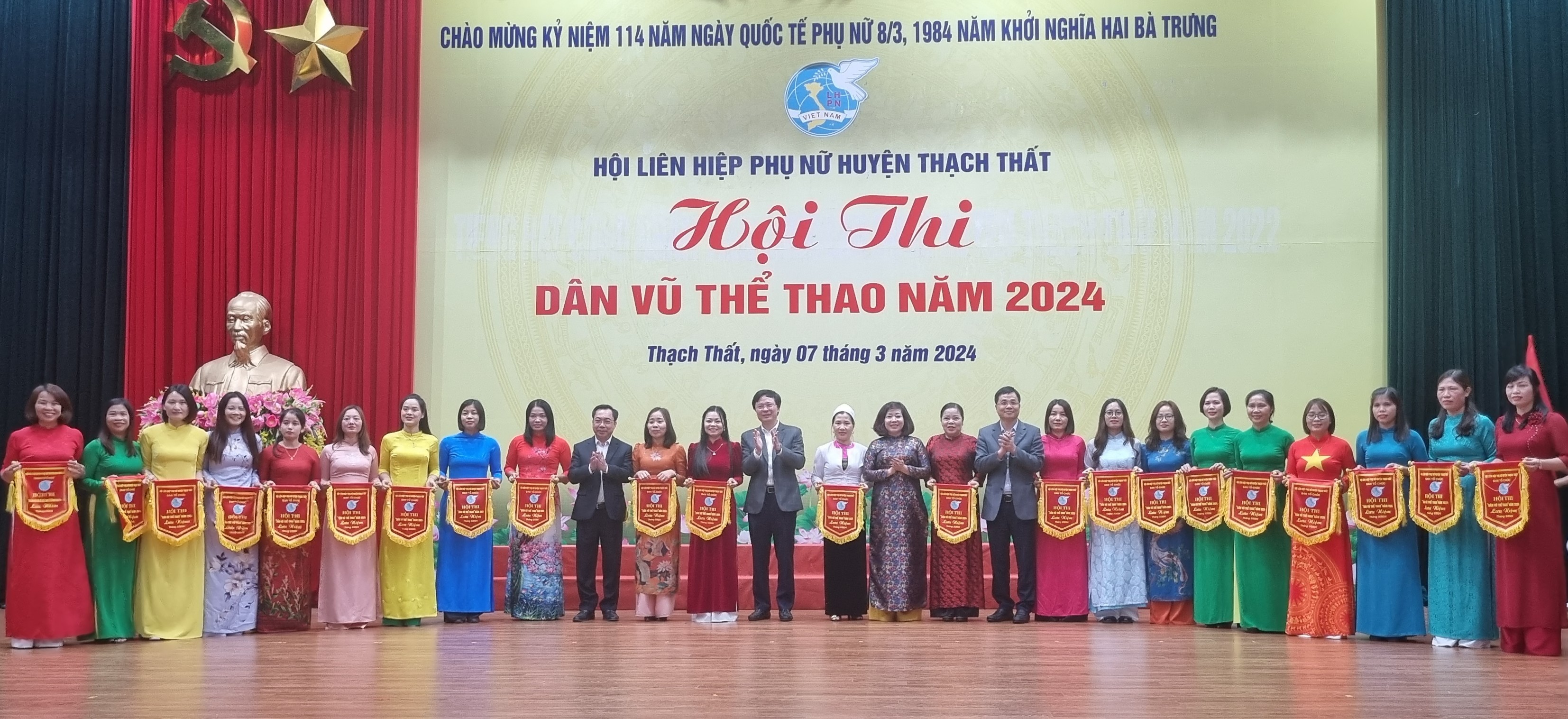 Phụ nữ Thạch Thất tích cực trong mọi phong trào thi đua - ảnh 1