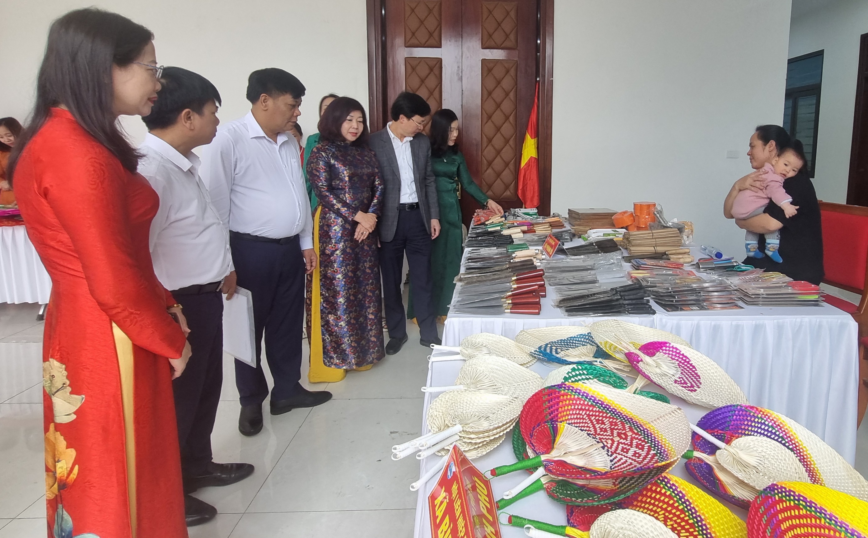 Phụ nữ Thạch Thất tích cực trong mọi phong trào thi đua - ảnh 7