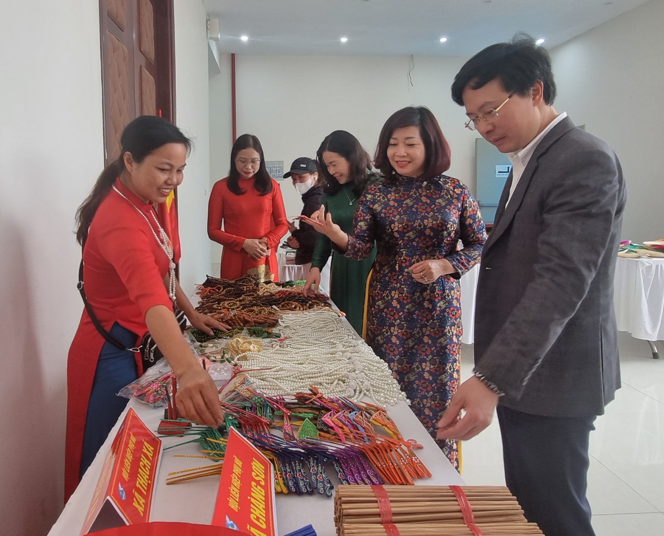 Phụ nữ Thạch Thất tích cực trong mọi phong trào thi đua - ảnh 6