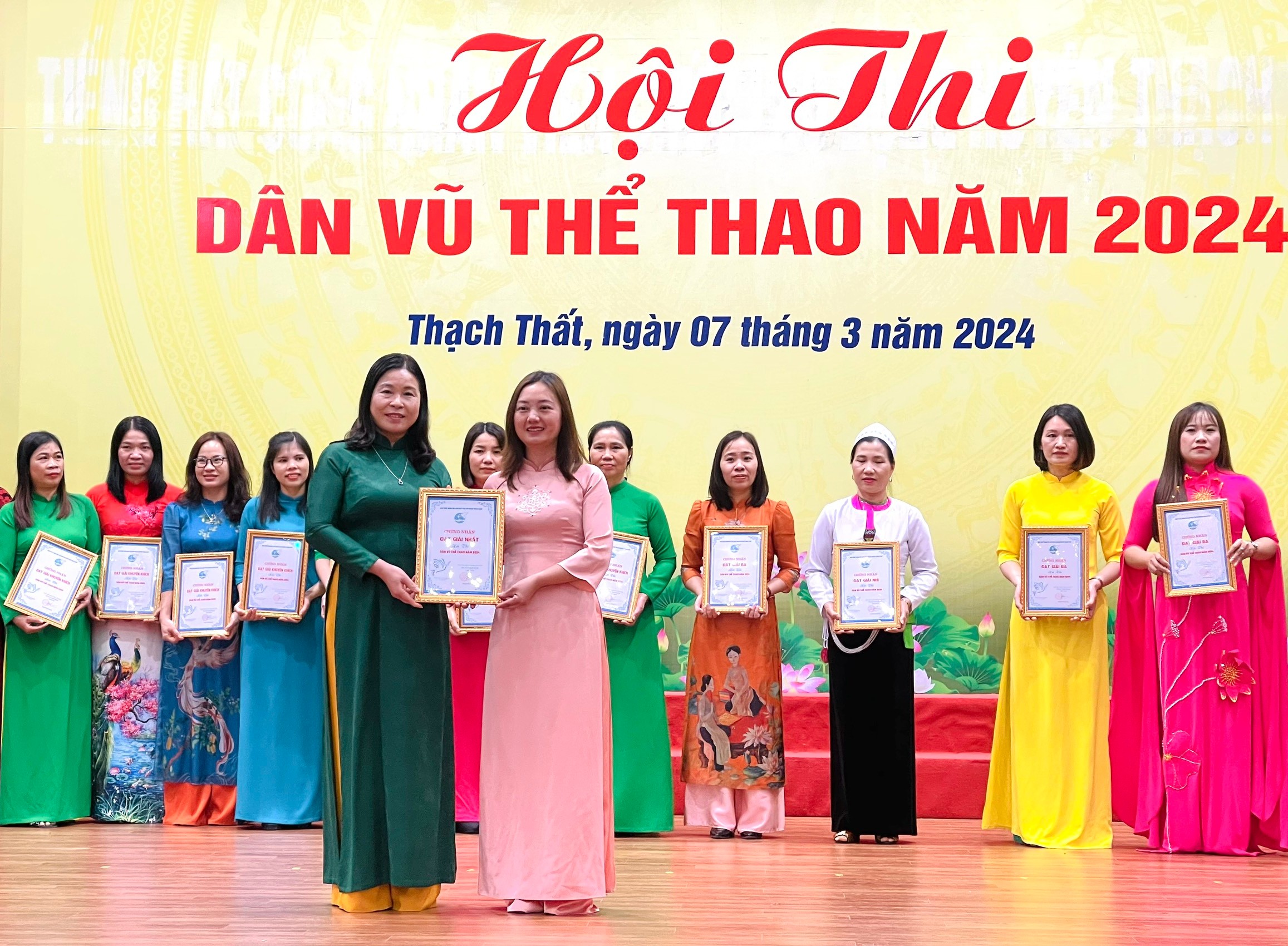 Phụ nữ Thạch Thất tích cực trong mọi phong trào thi đua - ảnh 2