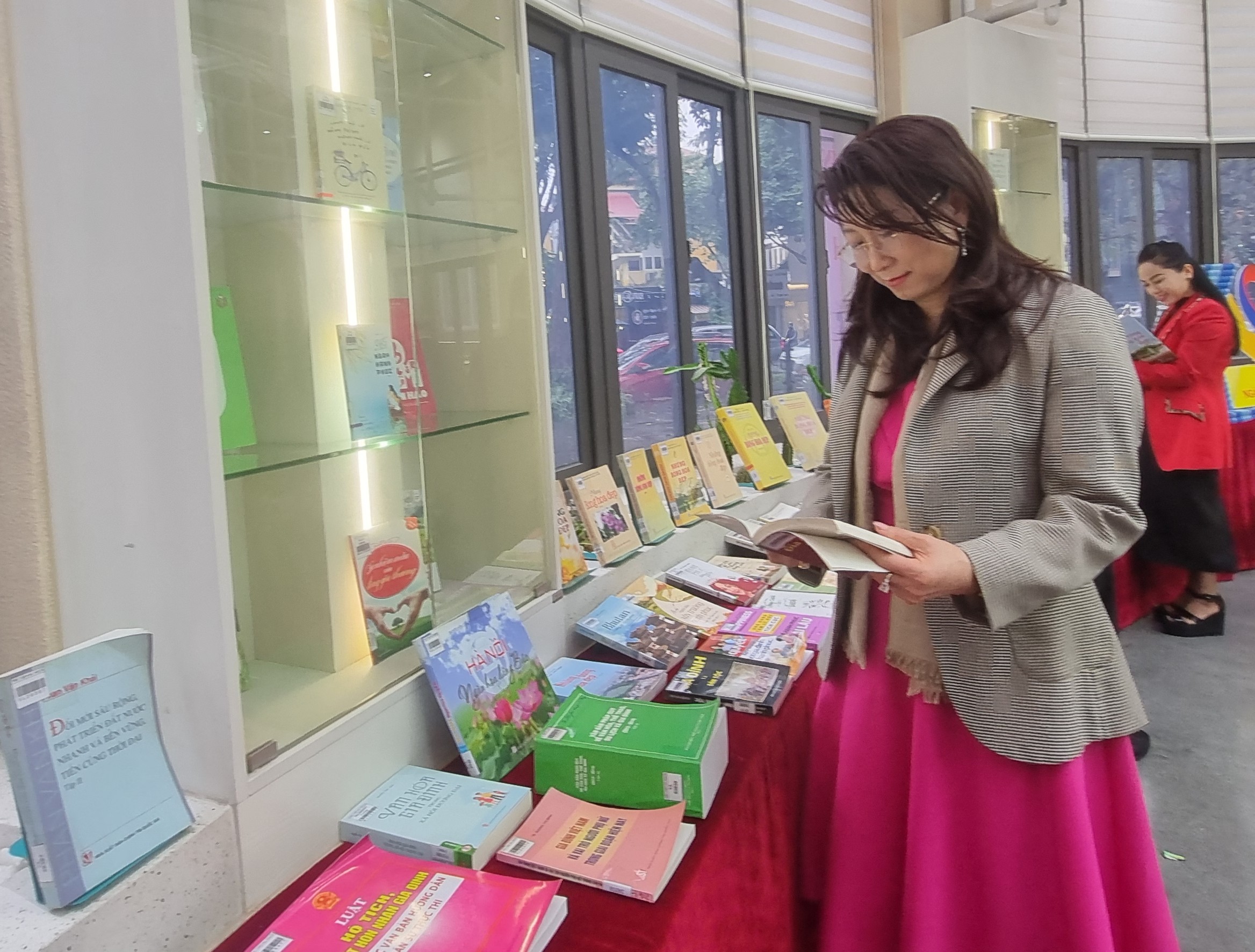 Hà Nội hưởng ứng Ngày Quốc tế hạnh phúc - ảnh 3