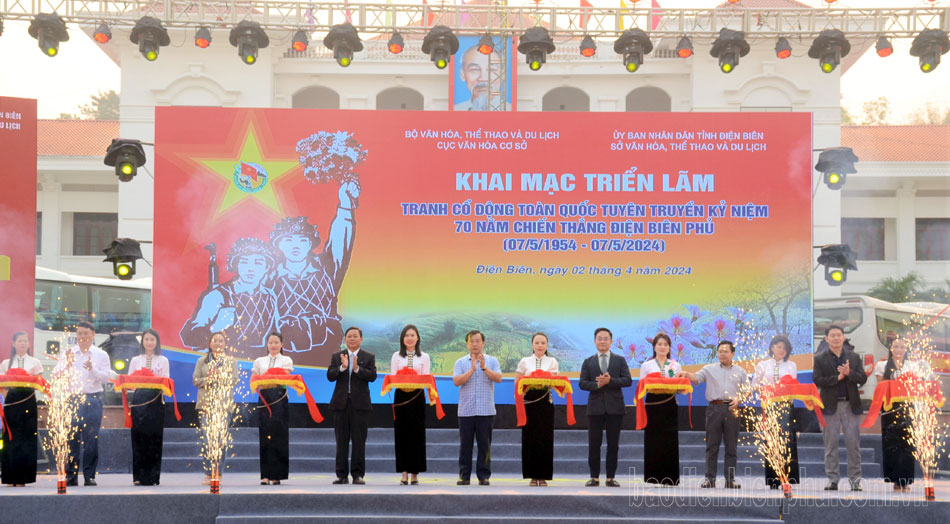 Triển lãm tranh cổ động tấm lớn tuyên truyền kỷ niệm 70 năm Chiến thắng Điện Biên Phủ - ảnh 1