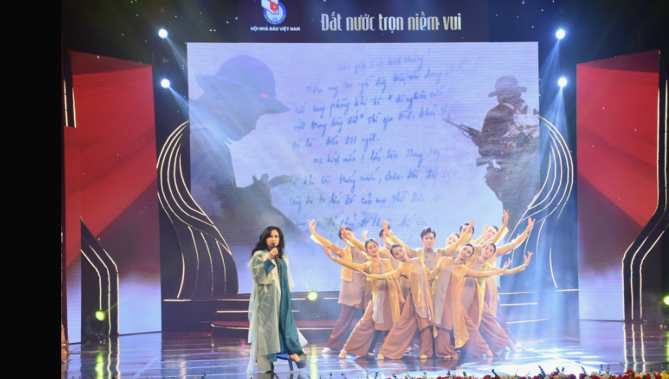 “Đất nước trọn niềm vui”: Biết ơn thế hệ cha anh hy sinh vì độc lập dân tộc - ảnh 2