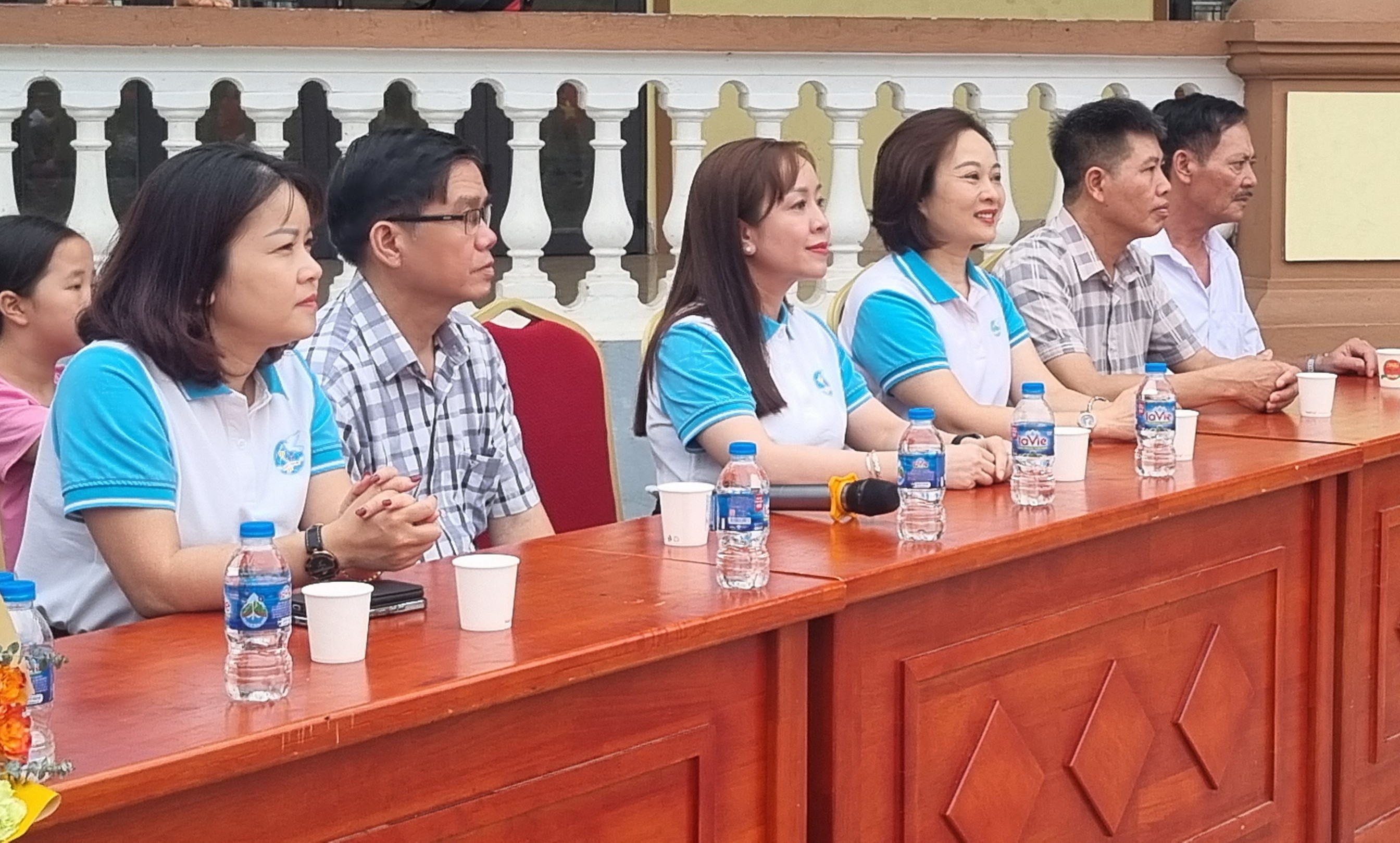Phó Chủ tịch thường trực Hội LHPN Hà Nội dự buổi đồng diễn kỷ niệm 70 năm Chiến thắng Điện Biên Phủ - ảnh 2