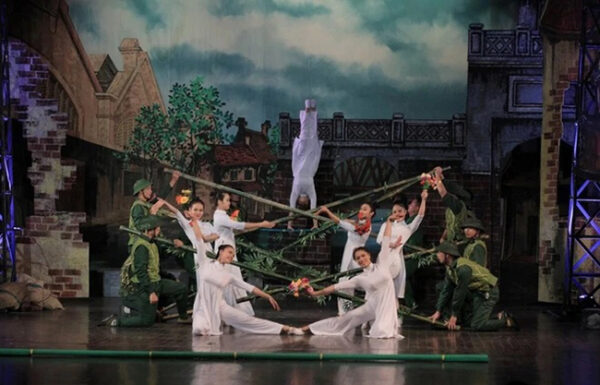 Chương trình nghệ thuật Xiếc đặc biệt “Sống mãi với Điện Biên” - ảnh 1
