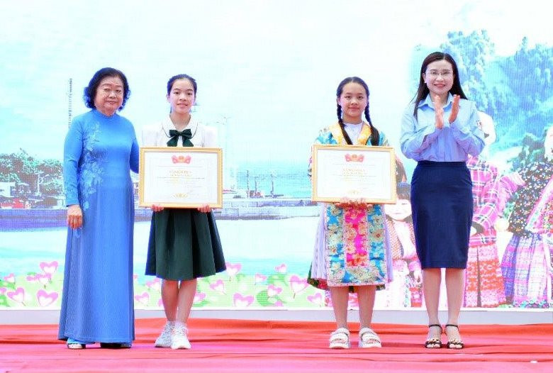 Trao 2 giải Giải Nhất cuộc thi viết, vẽ “Hành trình mùa xuân lên rừng, xuống biển” - ảnh 1