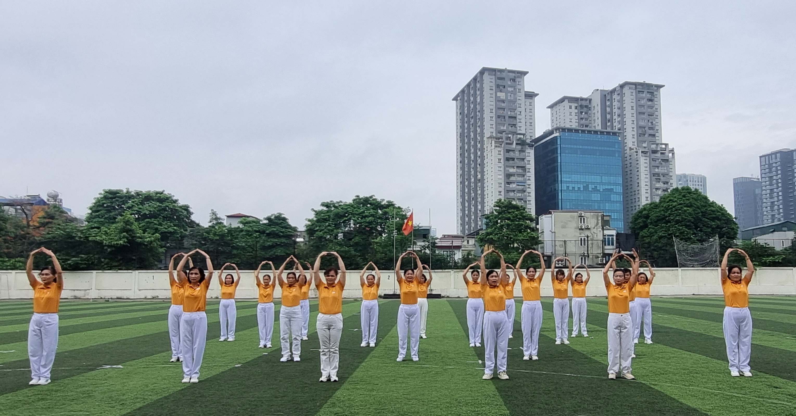 Liên hoan các đội dân vũ, khiêu vũ thể thao chào mừng kỷ niệm 70 năm ngày Giải phóng Thủ đô - ảnh 5