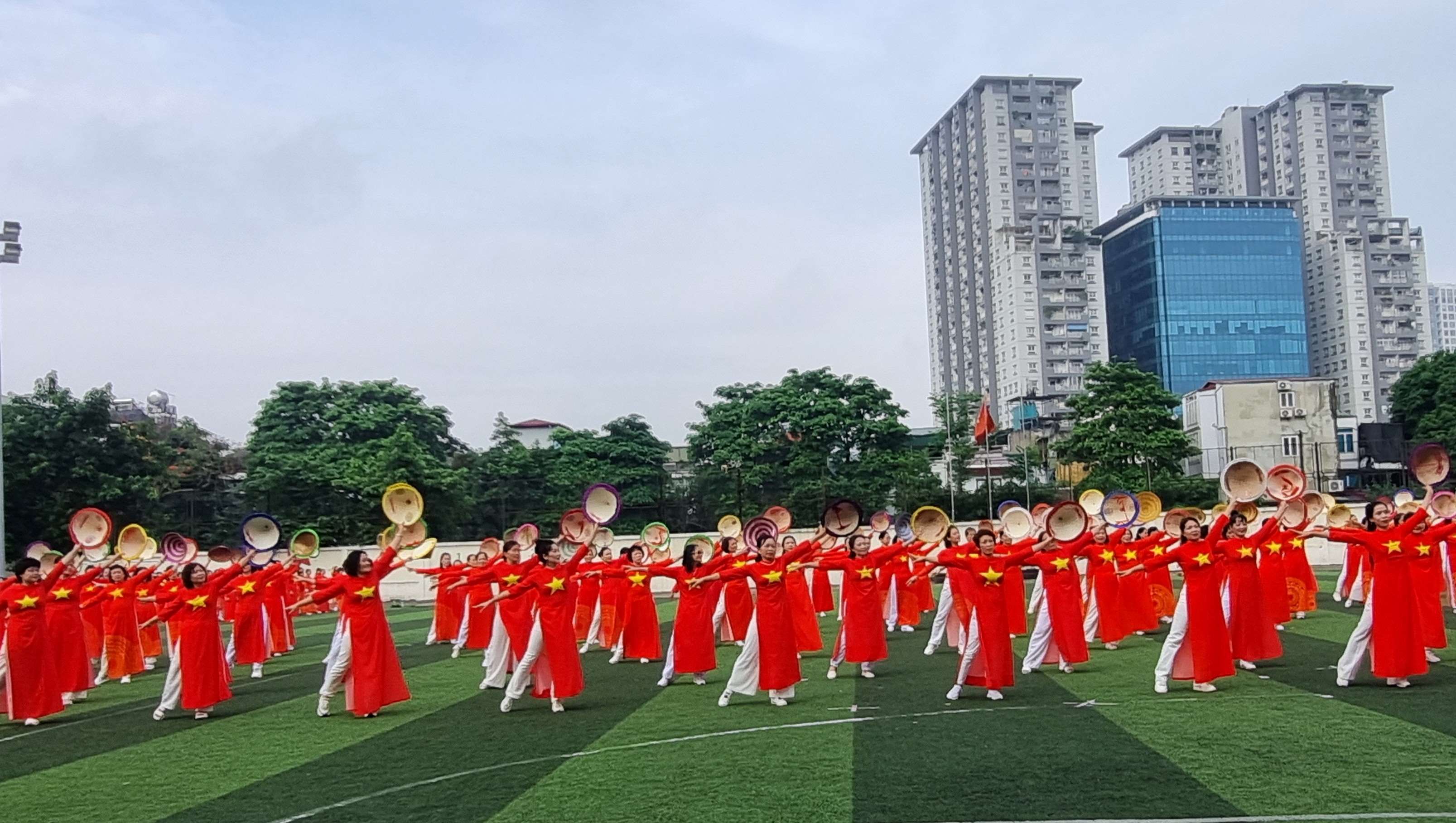 Liên hoan các đội dân vũ, khiêu vũ thể thao chào mừng kỷ niệm 70 năm ngày Giải phóng Thủ đô - ảnh 10