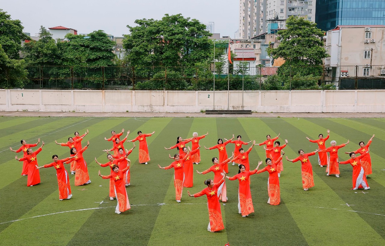 Liên hoan các đội dân vũ, khiêu vũ thể thao chào mừng kỷ niệm 70 năm ngày Giải phóng Thủ đô - ảnh 3