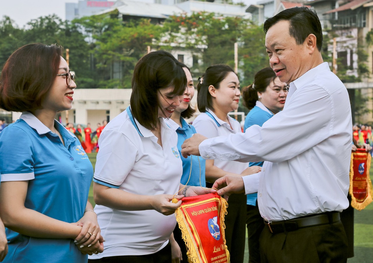 Liên hoan các đội dân vũ, khiêu vũ thể thao chào mừng kỷ niệm 70 năm ngày Giải phóng Thủ đô - ảnh 2
