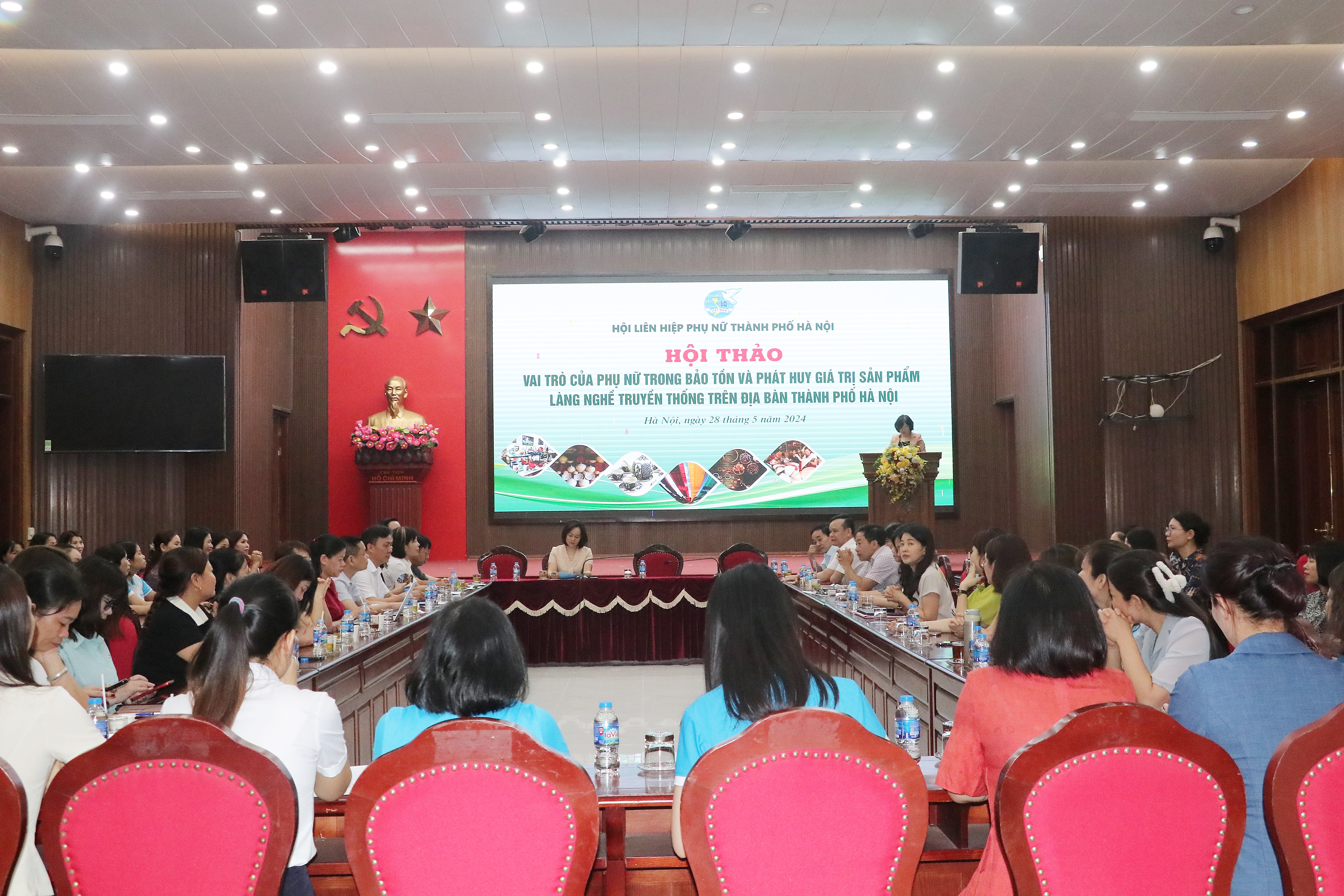 Nâng cao vai trò của phụ nữ trong bảo tồn và phát huy giá trị sản phẩm làng nghề truyền thống - ảnh 2