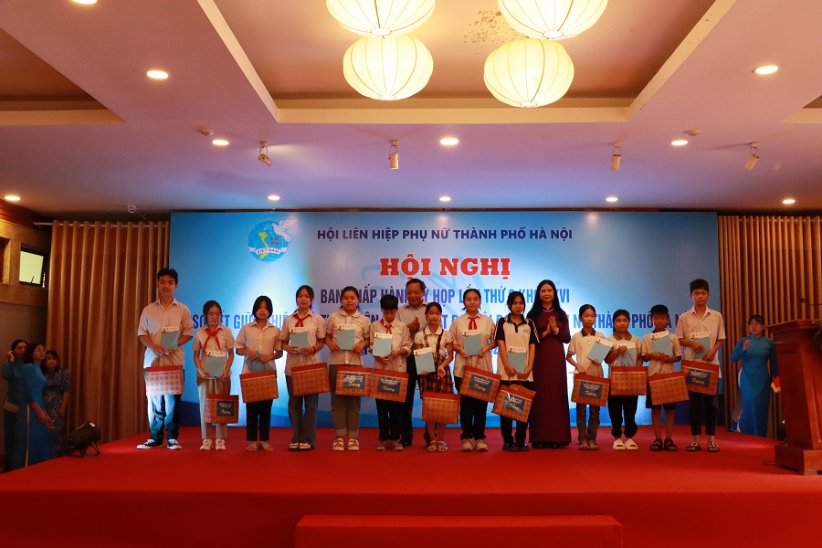 Nhiều kết quả nổi bật thực hiện Nghị quyết Đại hội phụ nữ TP Hà Nội - ảnh 2