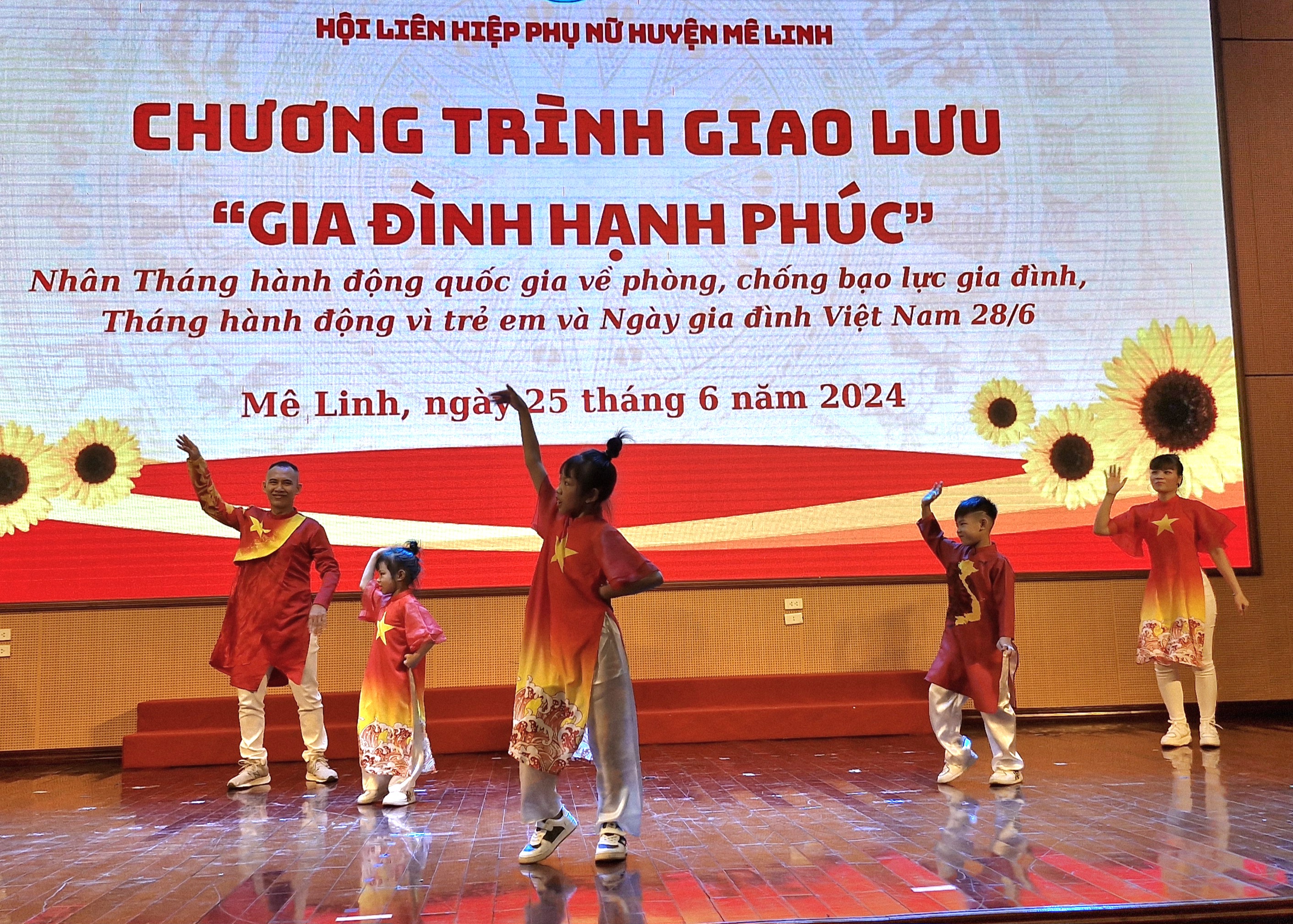 Hội LHPN Huyện Mê Linh: Giao lưu “Gia đình hạnh phúc”, trổ tài với “Bữa cơm gia đình” - ảnh 11