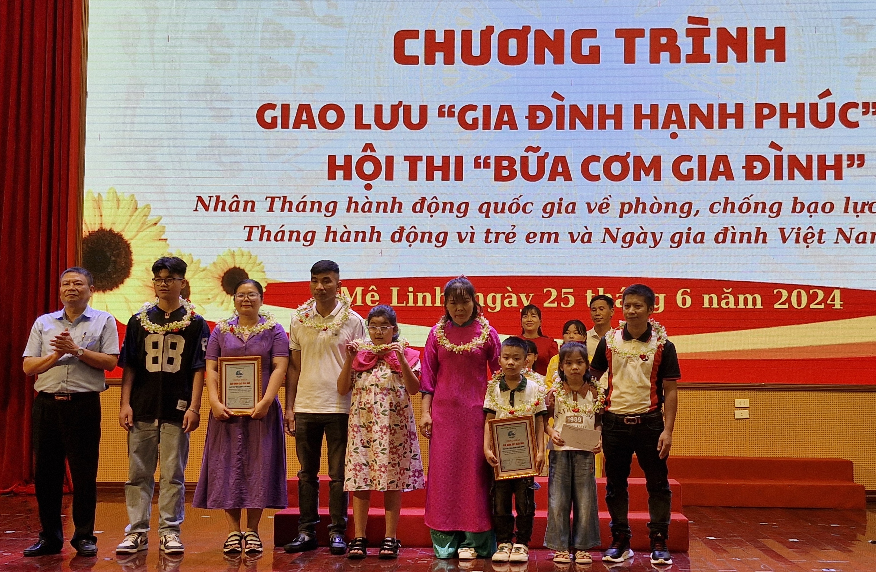 Hội LHPN Huyện Mê Linh: Giao lưu “Gia đình hạnh phúc”, trổ tài với “Bữa cơm gia đình” - ảnh 3