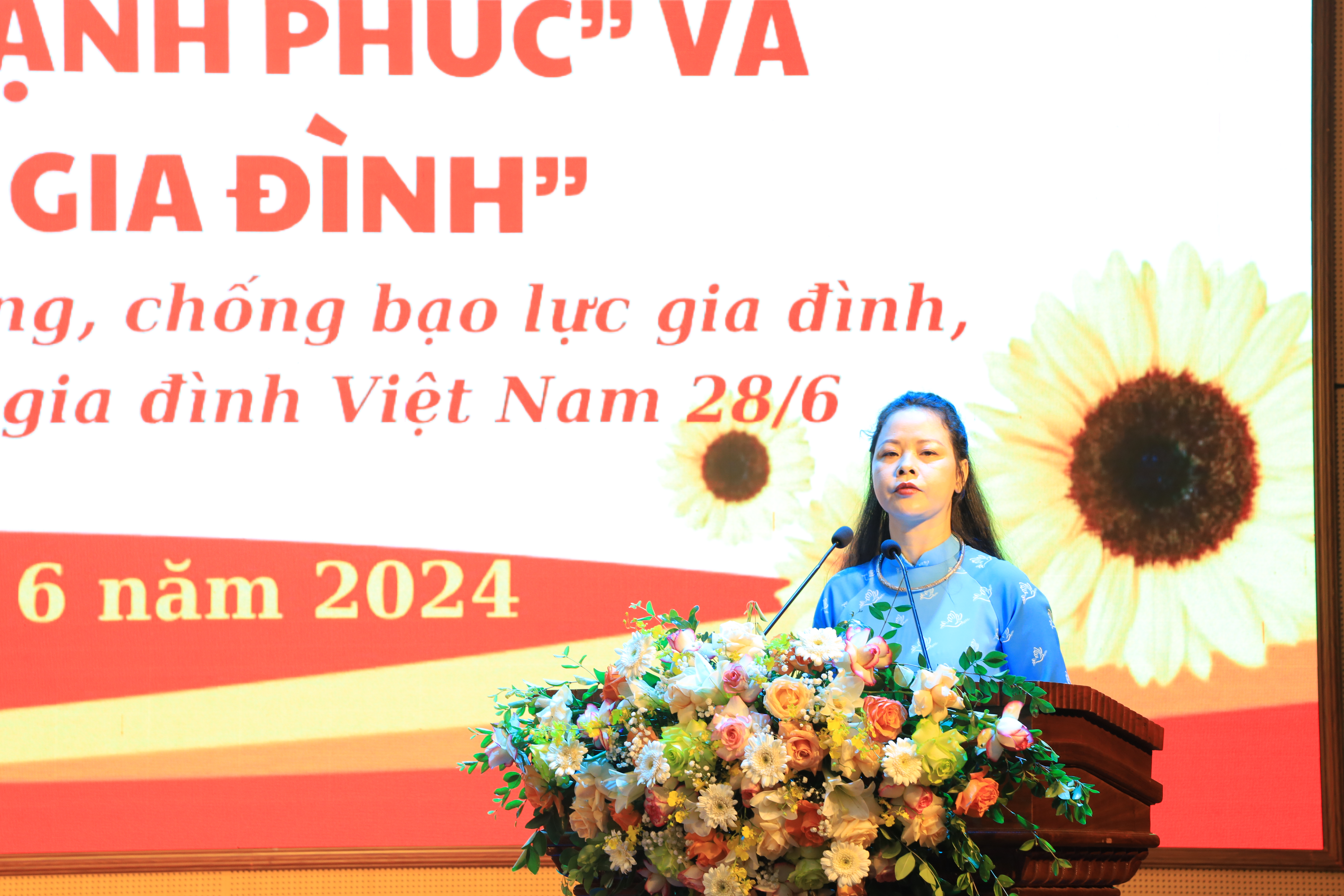 Hội LHPN Huyện Mê Linh: Giao lưu “Gia đình hạnh phúc”, trổ tài với “Bữa cơm gia đình” - ảnh 1