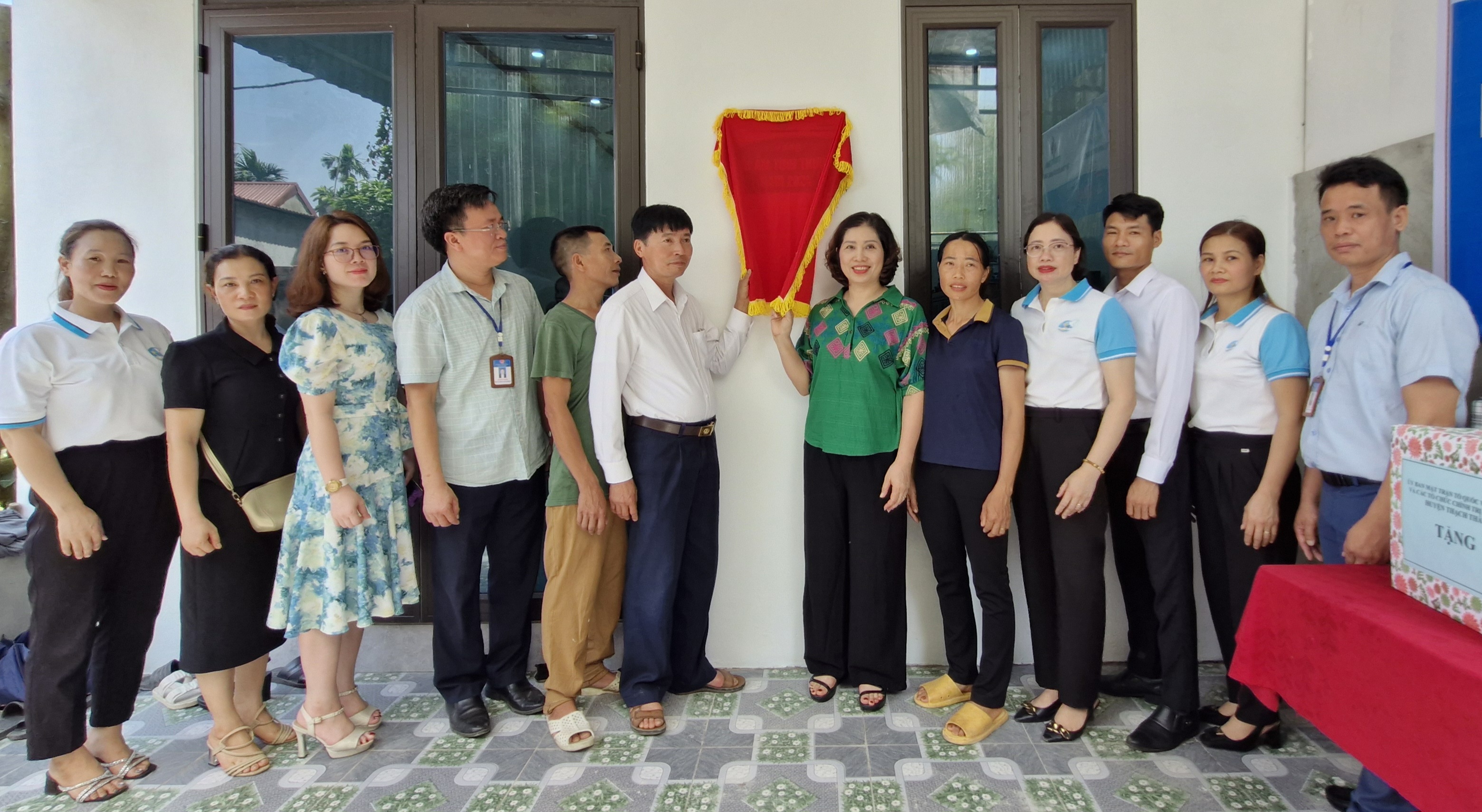 Báo PNTĐ trao kinh phí hỗ trợ xây “Mái ấm tình thương“ - ảnh 1