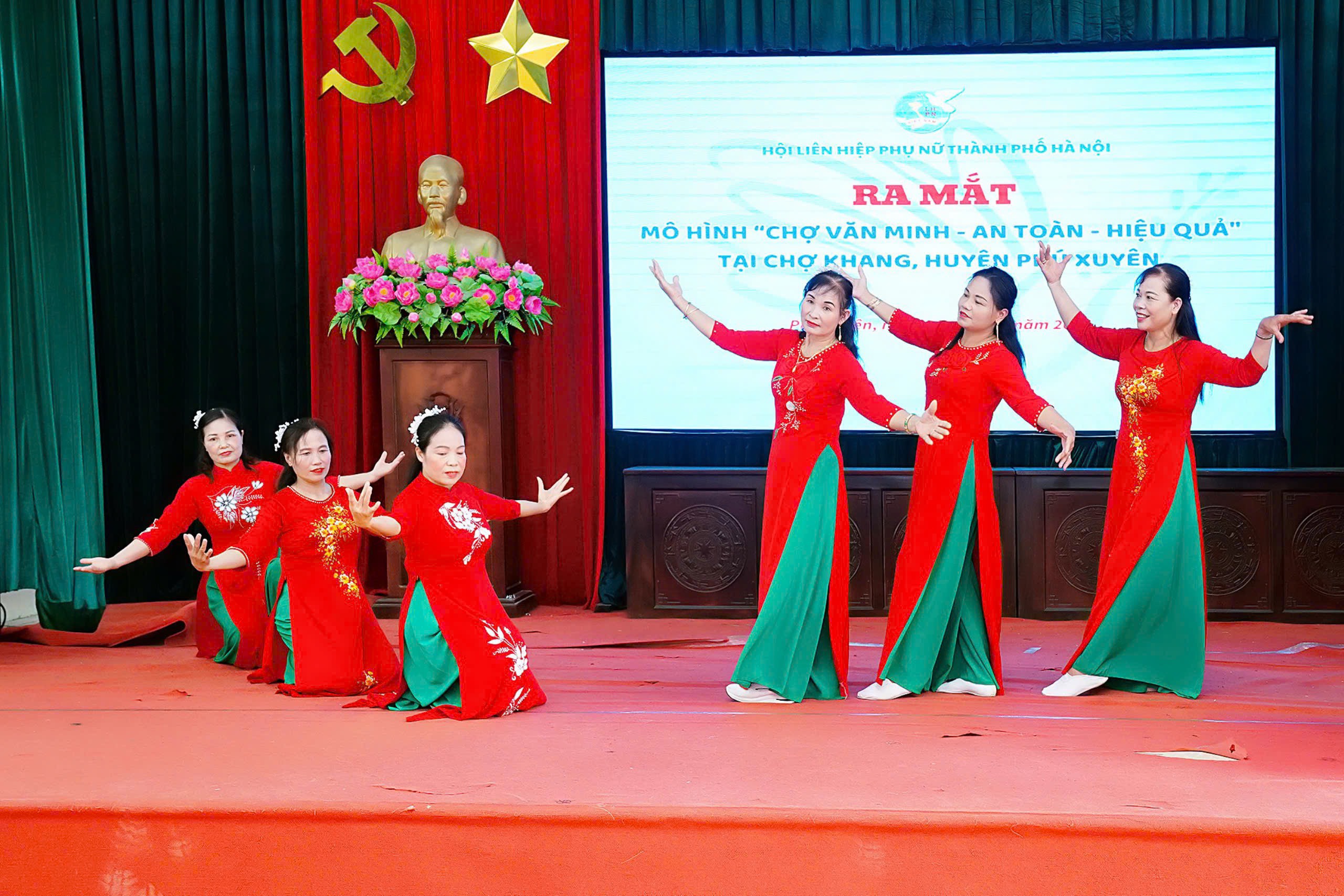 Hội LHPN huyện Phú Xuyên ra mắt mô hình “Chợ văn minh, an toàn, hiệu quả” - ảnh 3