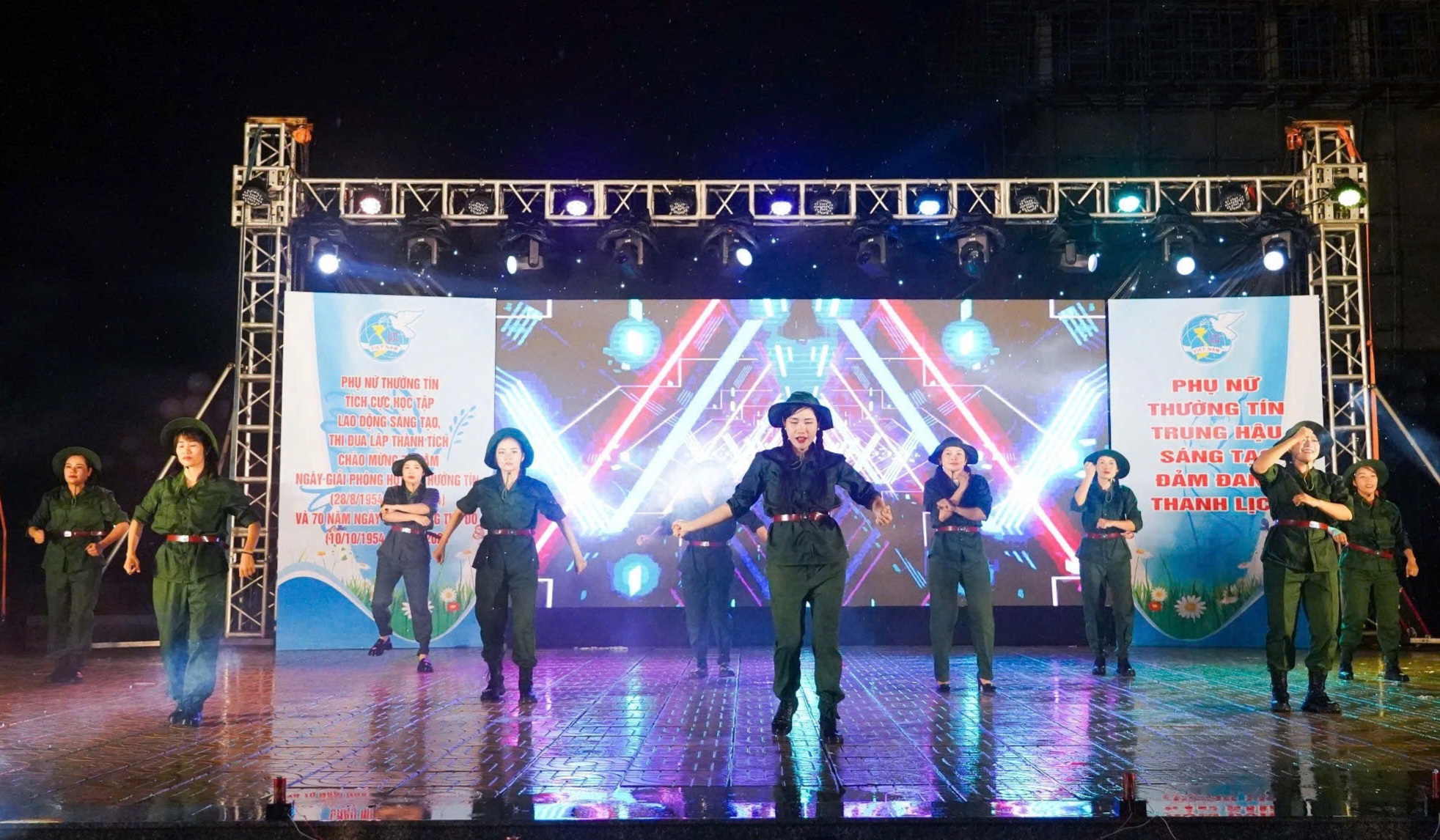 Liên hoan dân vũ “Phụ nữ Thường Tín khoẻ - đẹp - tự tin” - ảnh 7