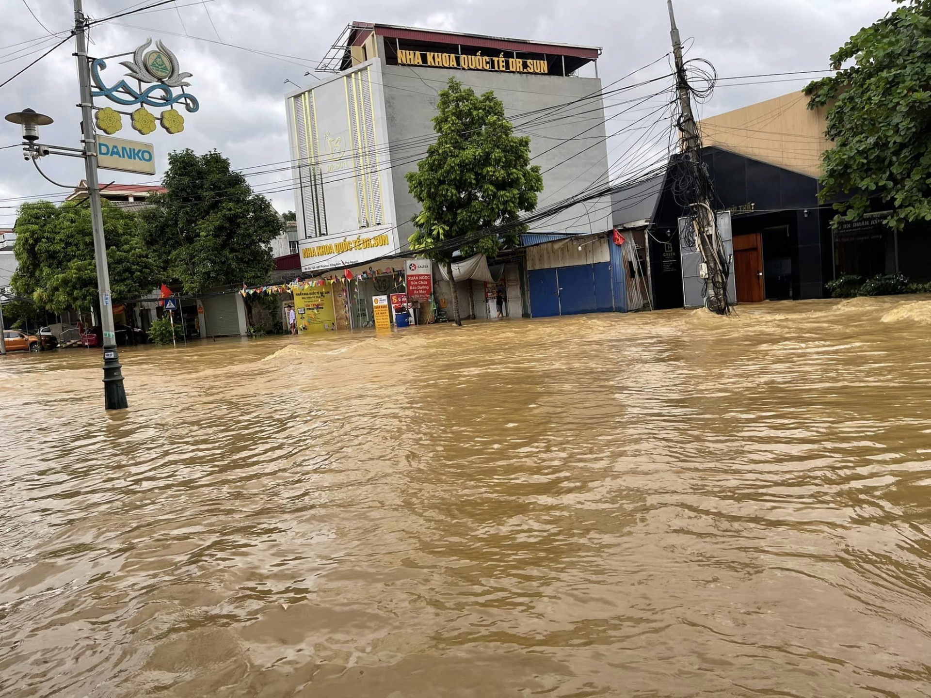 Mưa lũ gây thiệt hại nặng nề cho các tỉnh miền núi phía Bắc - ảnh 4