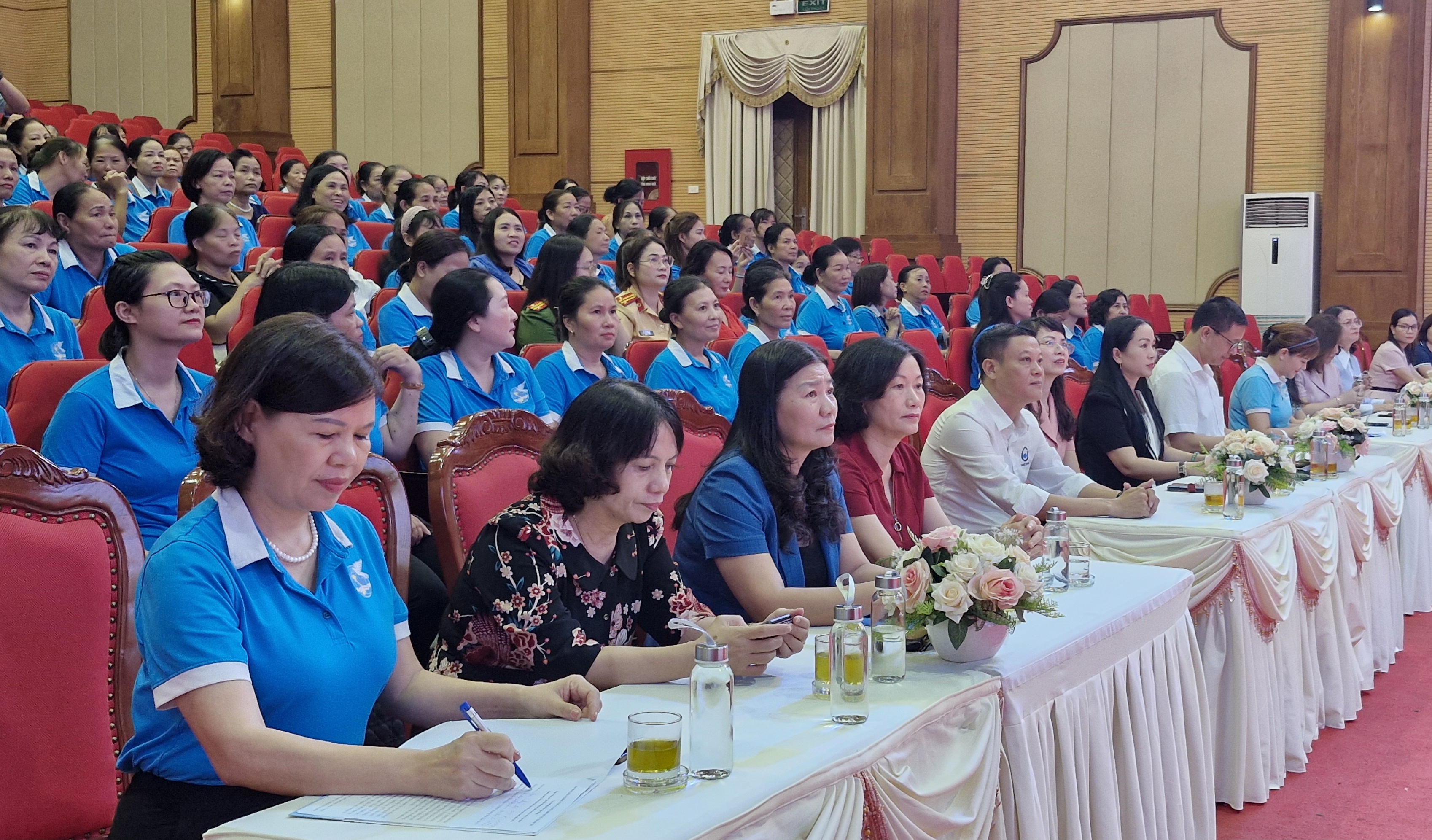 Phụ nữ Thủ đô chung tay phân loại và xử lý rác thải - ảnh 2