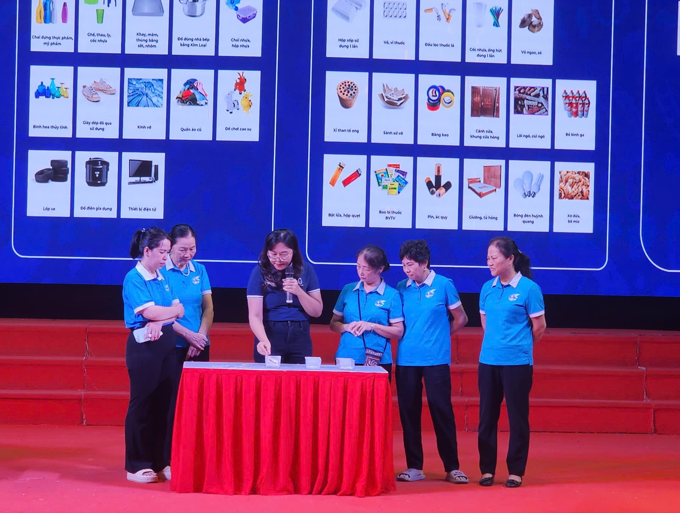 Phụ nữ Thủ đô chung tay phân loại và xử lý rác thải - ảnh 5