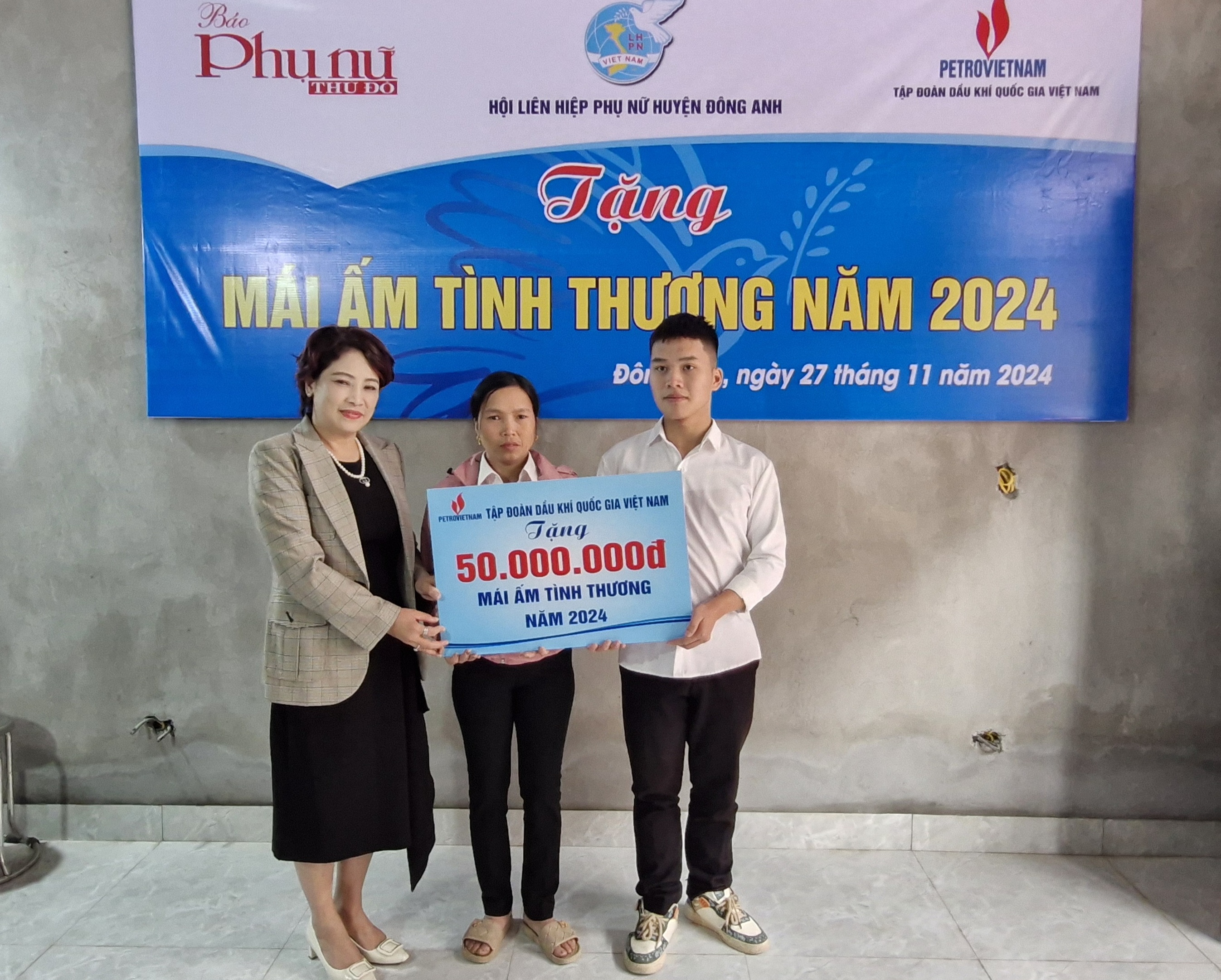Báo Phụ nữ Thủ đô trao “Mái ấm tình thương” cho hội viên khó khăn tại huyện Đông Anh - ảnh 1