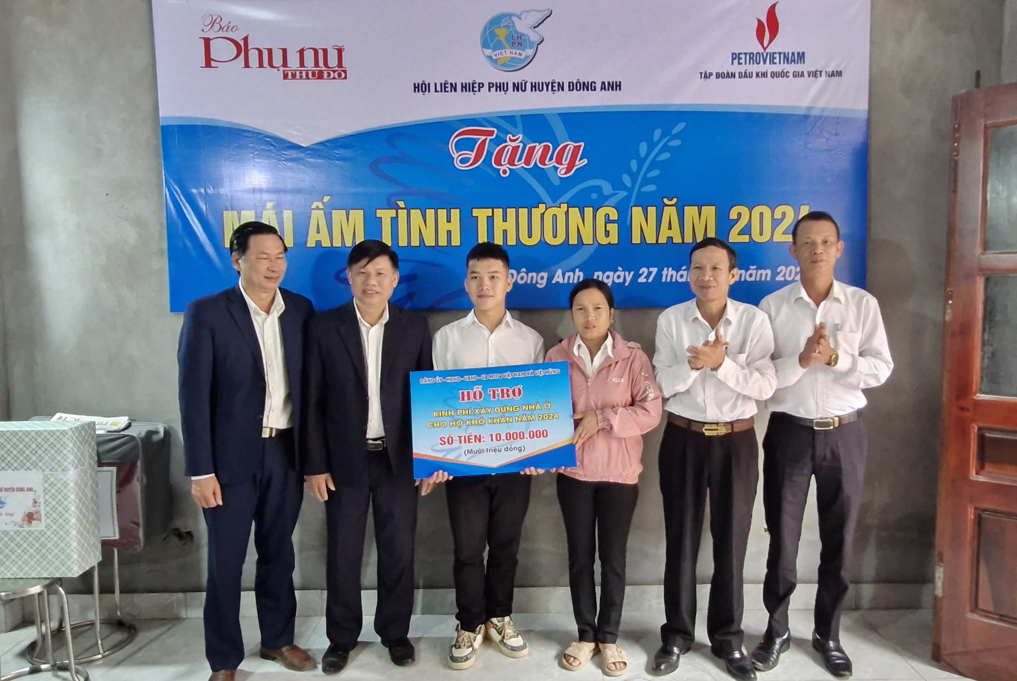 Báo Phụ nữ Thủ đô trao “Mái ấm tình thương” cho hội viên khó khăn tại huyện Đông Anh - ảnh 5