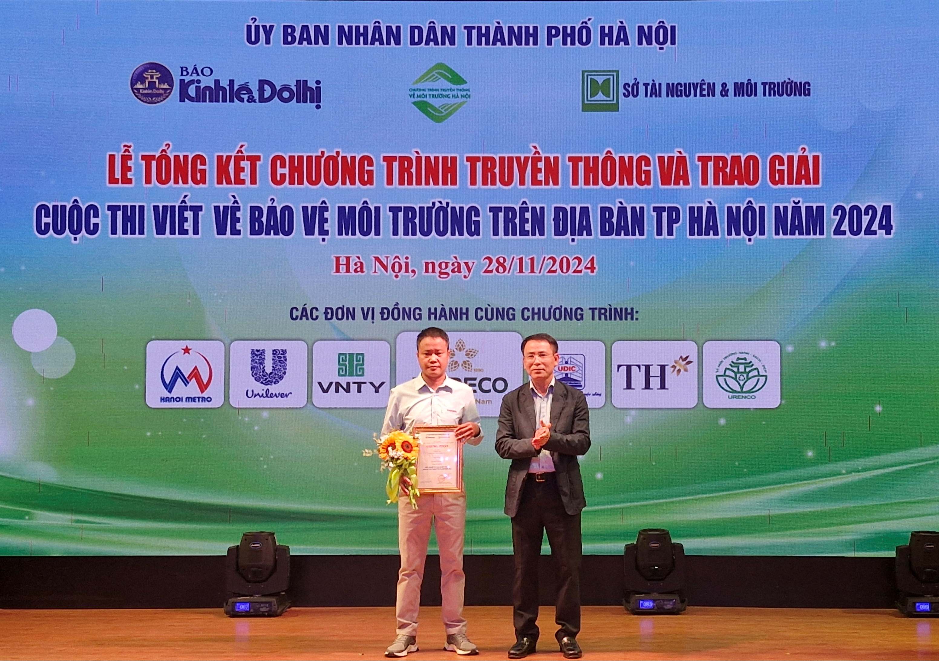 Trao giải cuộc thi viết “Bảo vệ môi trường trên địa bàn thành phố Hà Nội năm 2024” - ảnh 2