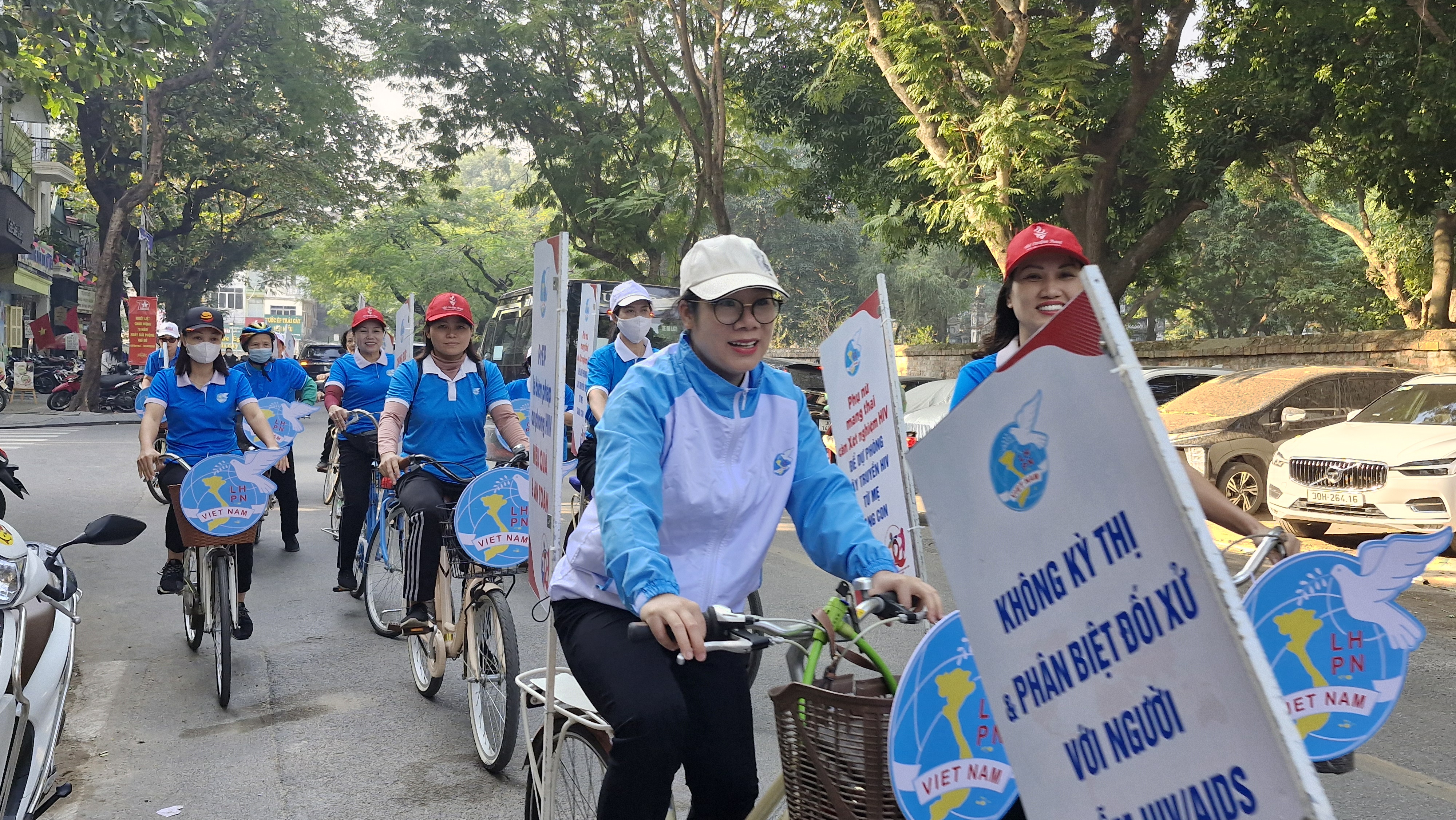 Phụ nữ Thủ đô hưởng ứng Tháng hành động quốc gia phòng, chống HIV/AIDS - ảnh 2