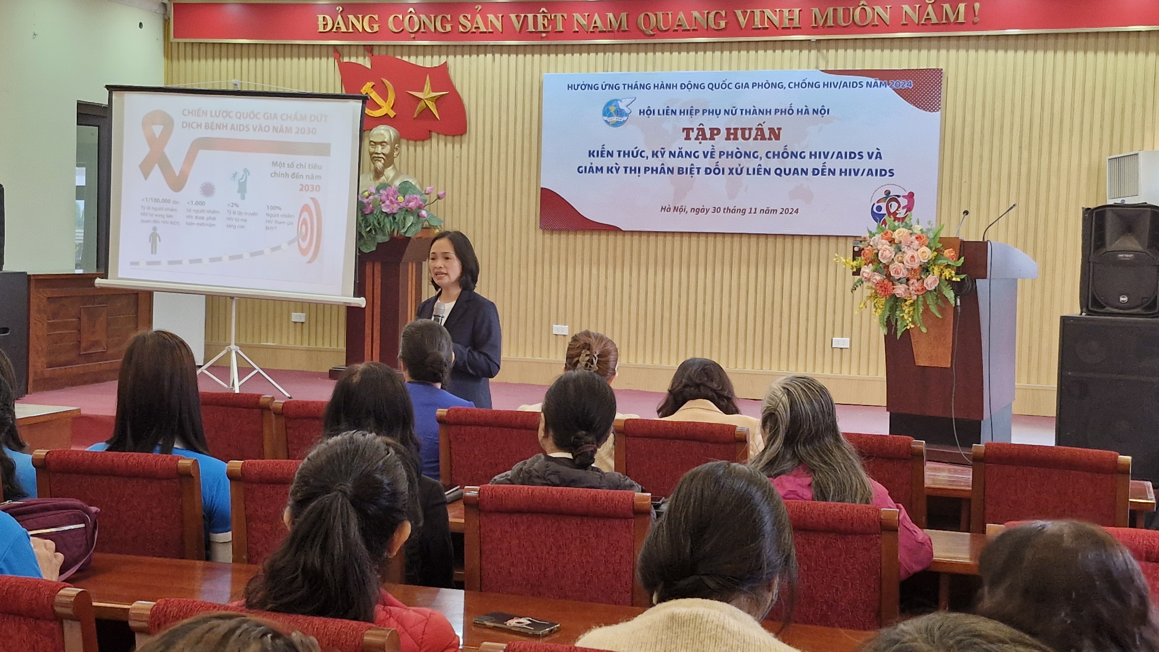 Phụ nữ Thủ đô hưởng ứng Tháng hành động quốc gia phòng, chống HIV/AIDS - ảnh 3