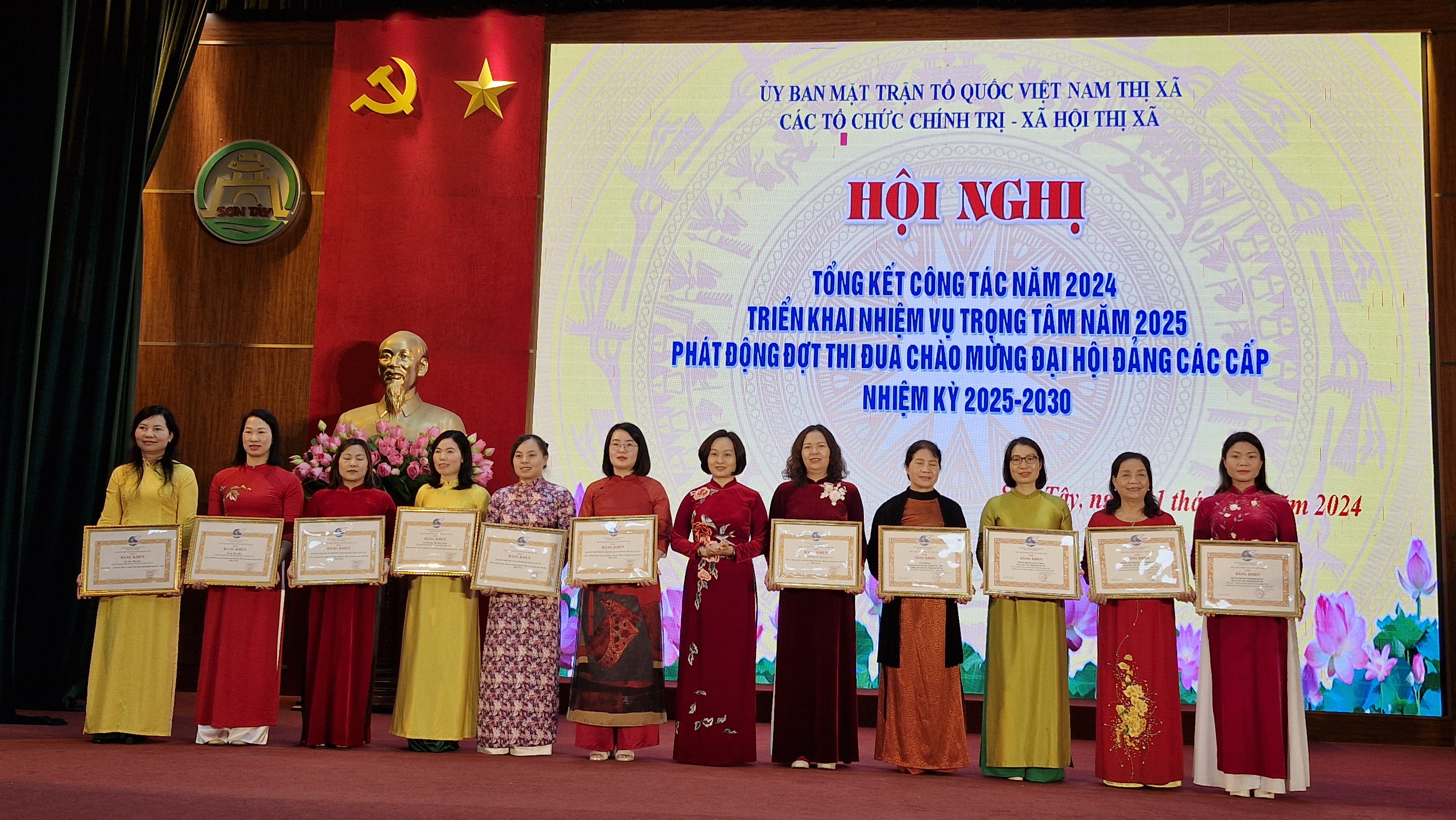 Sơn Tây tiếp tục thực hiện có hiệu quả các cuộc vận động, các phong trào thi đua - ảnh 1