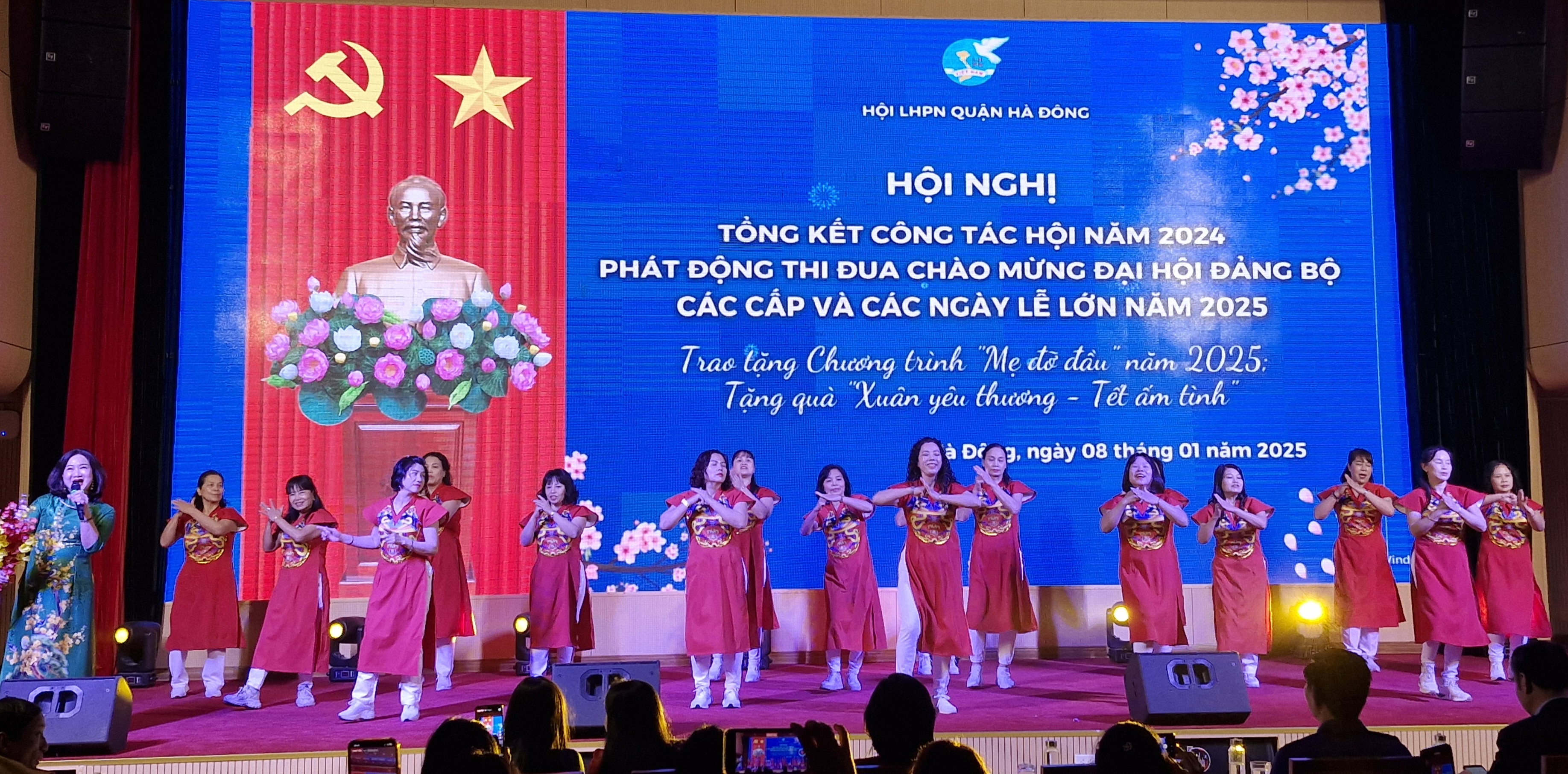 Phụ nữ Hà Đông phát triển và hội nhập - ảnh 7