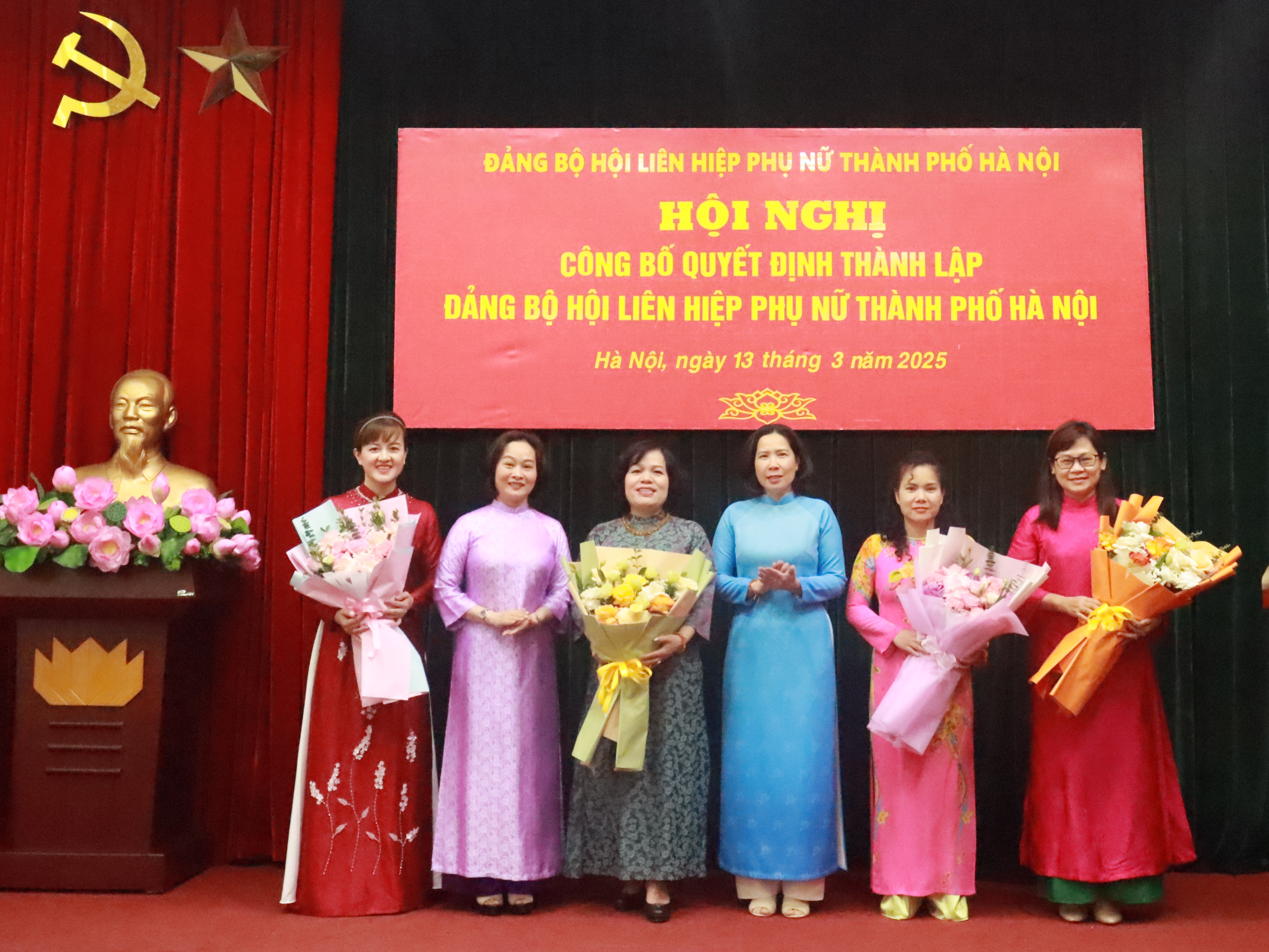 Công bố và trao quyết định thành lập Đảng bộ Hội LHPN thành phố Hà Nội nhiệm kỳ 2020-2025 và nhiệm kỳ 2025 - 2030 - ảnh 3