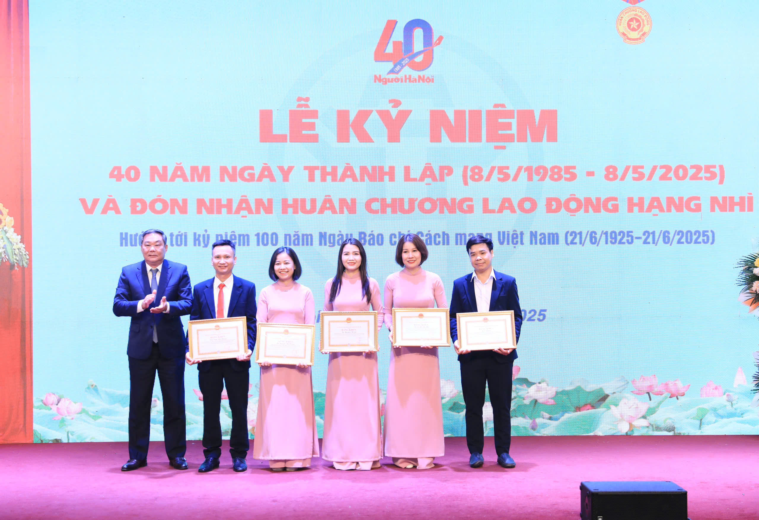 Tạp chí Người Hà Nội kỷ niệm 40 năm ngày thành lập và đón nhận Huân chương Lao động hạng Nhì - ảnh 8