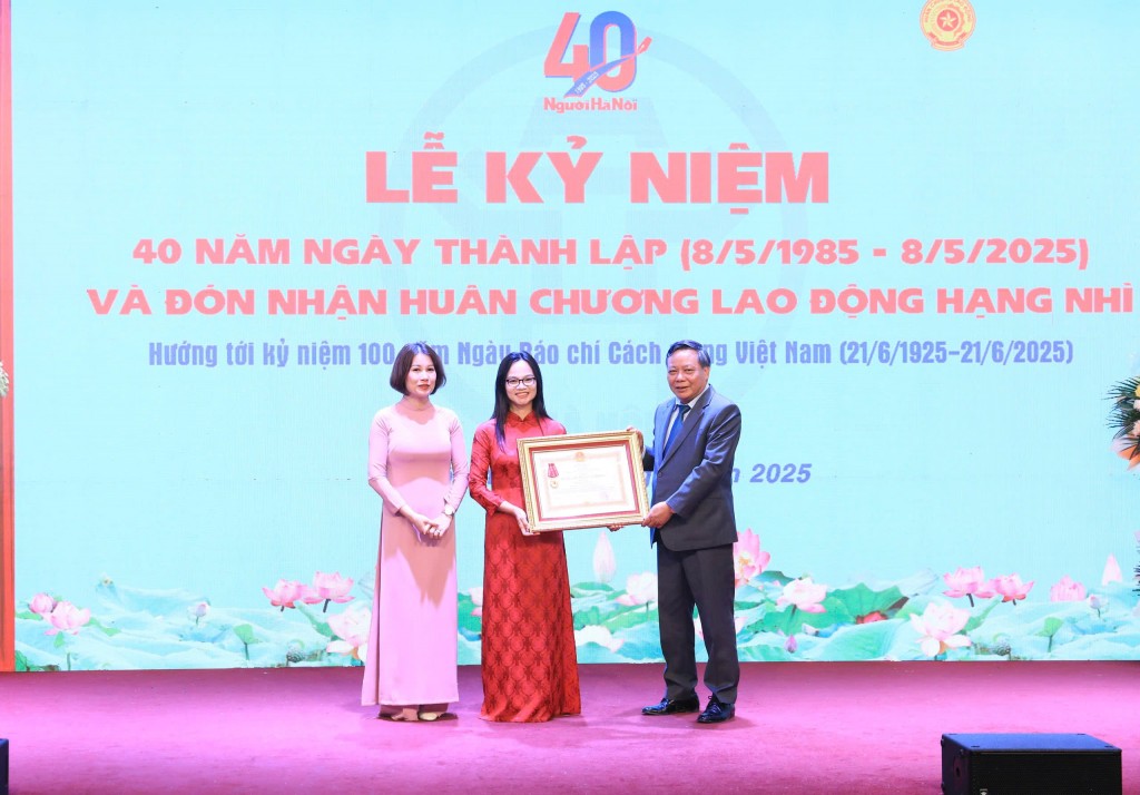 Tạp chí Người Hà Nội kỷ niệm 40 năm ngày thành lập và đón nhận Huân chương Lao động hạng Nhì - ảnh 3