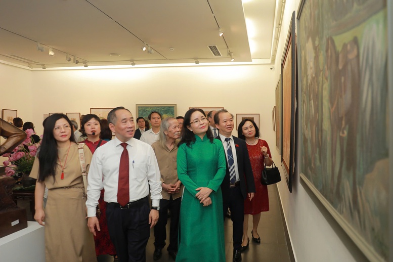 Triển lãm chuyên đề “Hồ Chí Minh trong nghệ thuật tạo hình” - ảnh 3