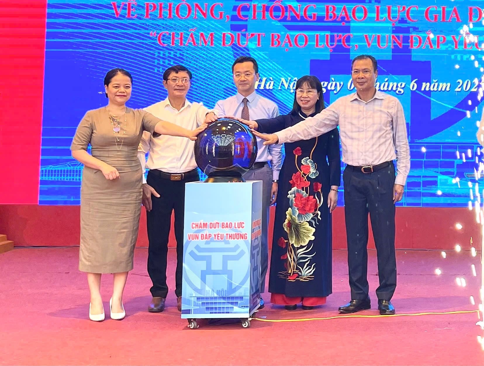 Hà Nội hưởng ứng Tháng hành động quốc gia về phòng, chống bạo lực gia đình năm 2025 - ảnh 1