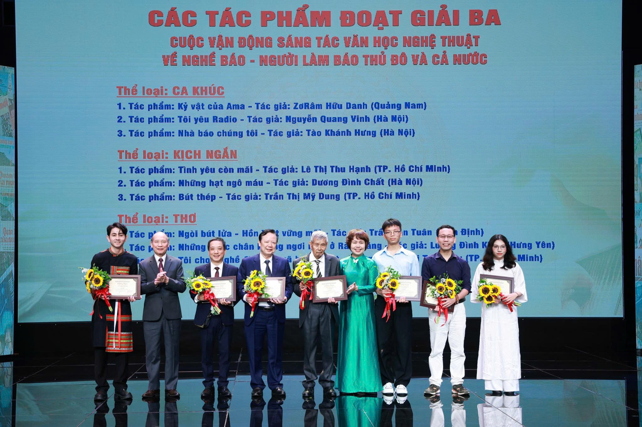 Trao giải cuộc vận động sáng tác văn học nghệ thuật về nghề báo, người làm báo năm 2025 - ảnh 5