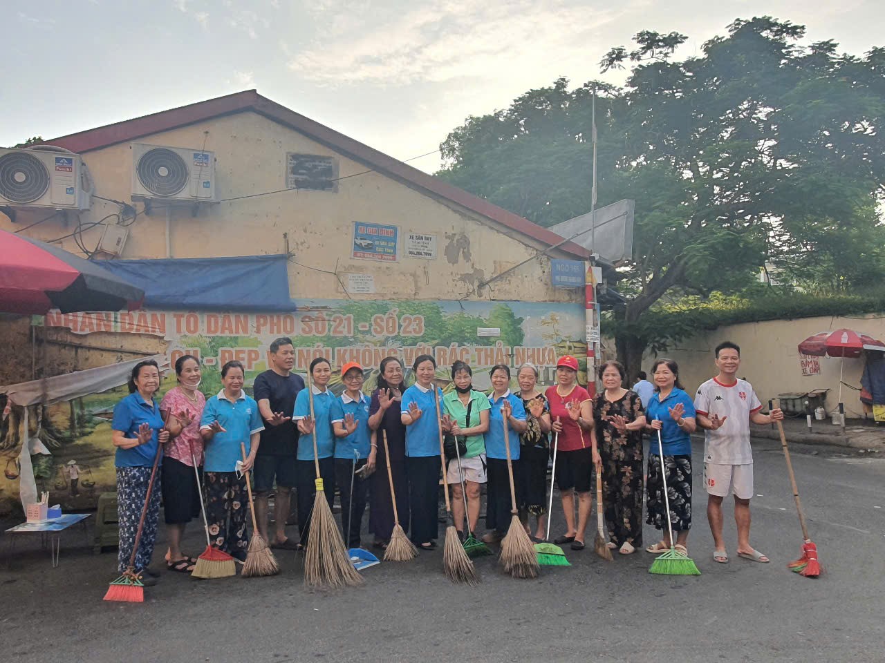Hội LHPN phường Nghĩa Đô (mới) đồng loạt ra quân tổng vệ sinh môi trường - ảnh 10