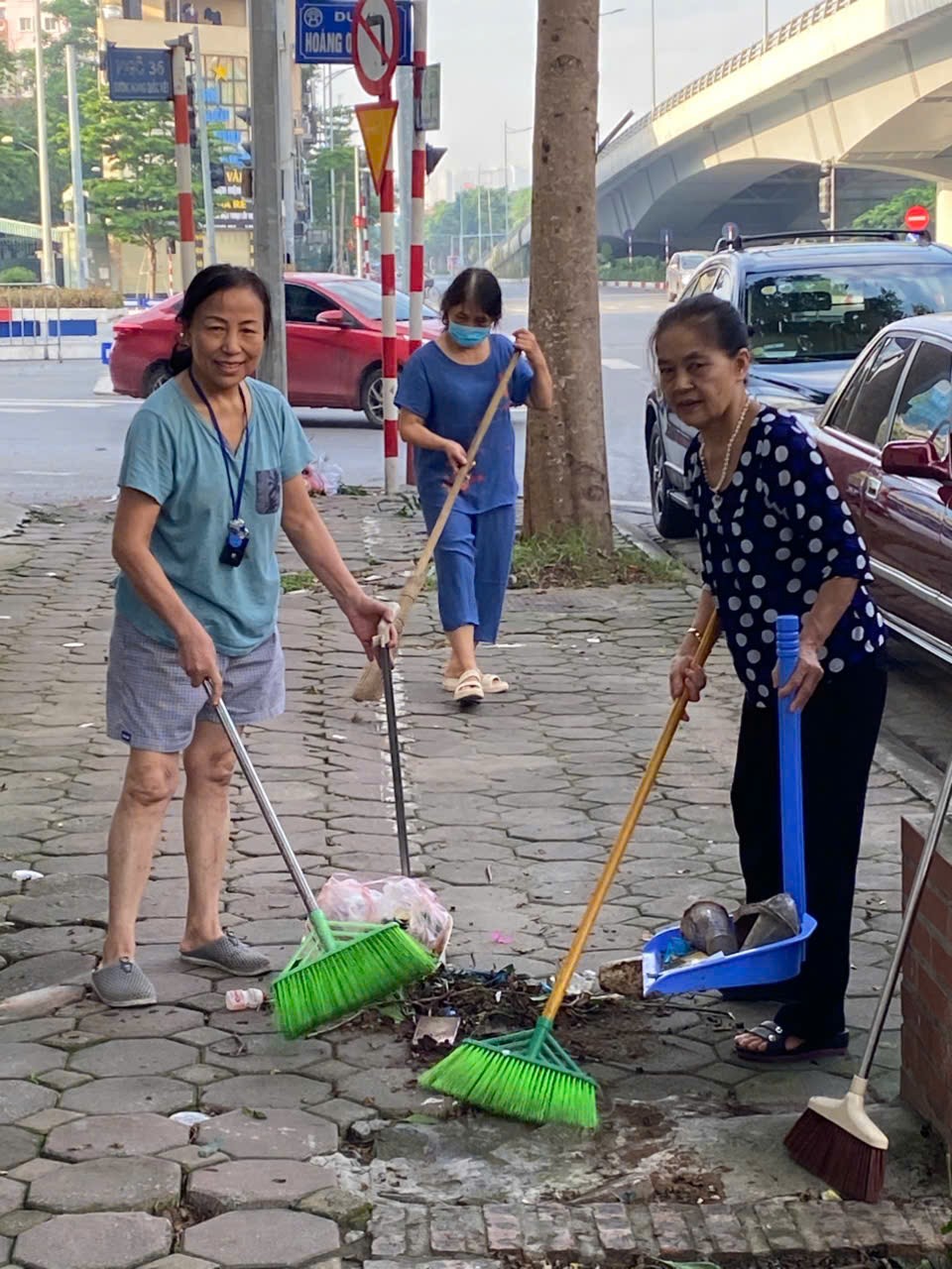 Hội LHPN phường Nghĩa Đô (mới) đồng loạt ra quân tổng vệ sinh môi trường - ảnh 5