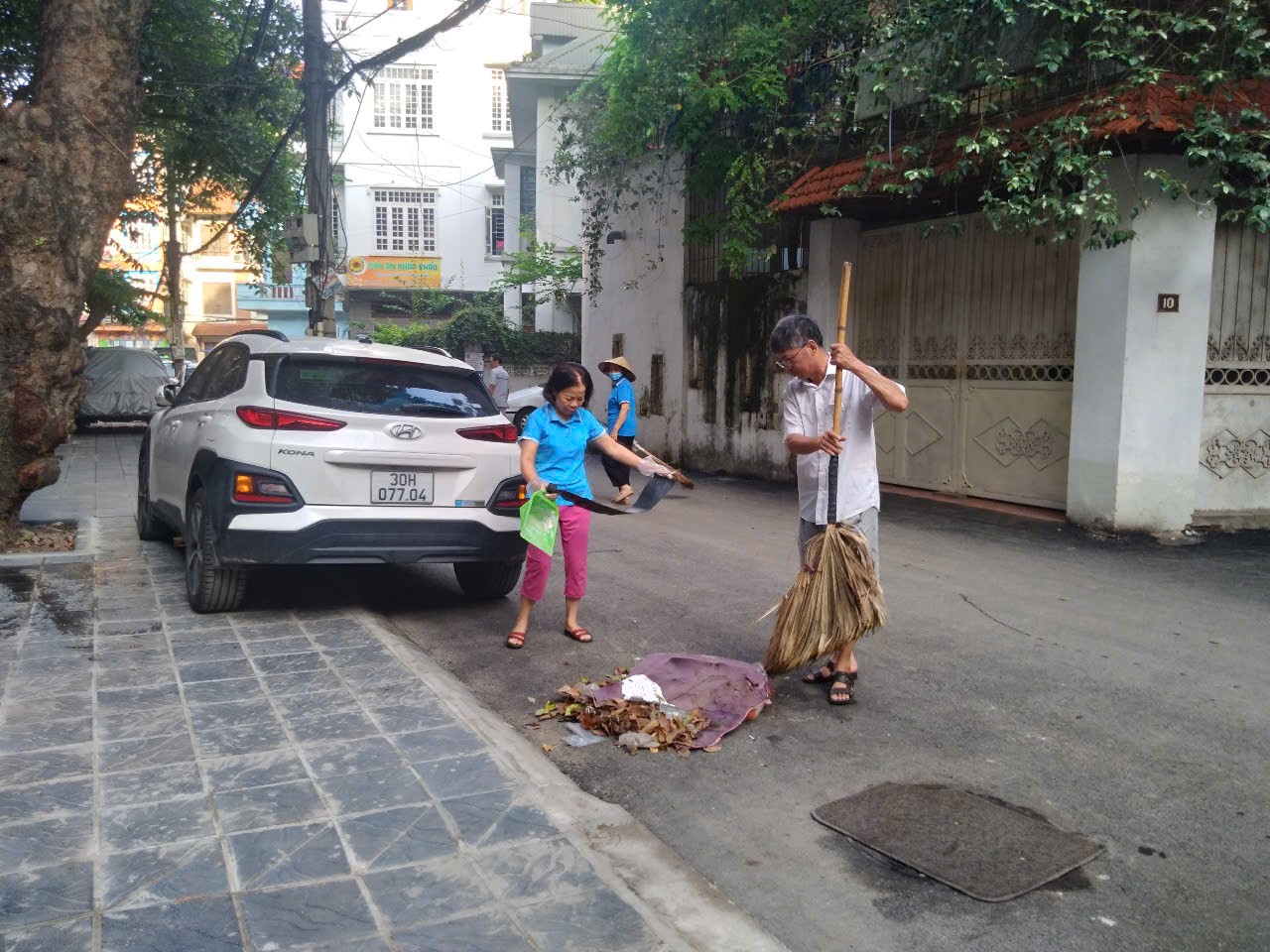 Hội LHPN phường Nghĩa Đô (mới) đồng loạt ra quân tổng vệ sinh môi trường - ảnh 6
