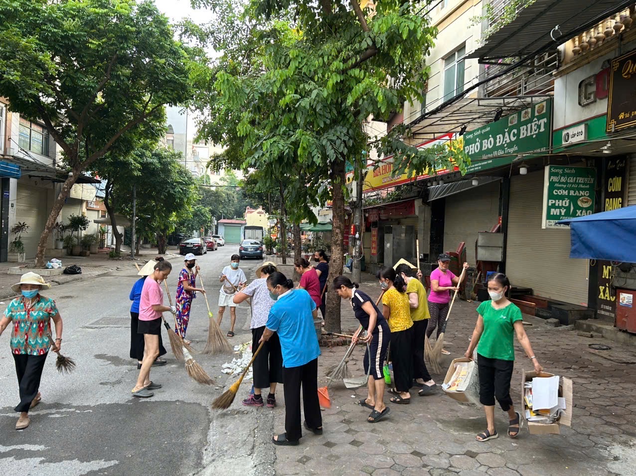 Hội LHPN phường Nghĩa Đô (mới) đồng loạt ra quân tổng vệ sinh môi trường - ảnh 2
