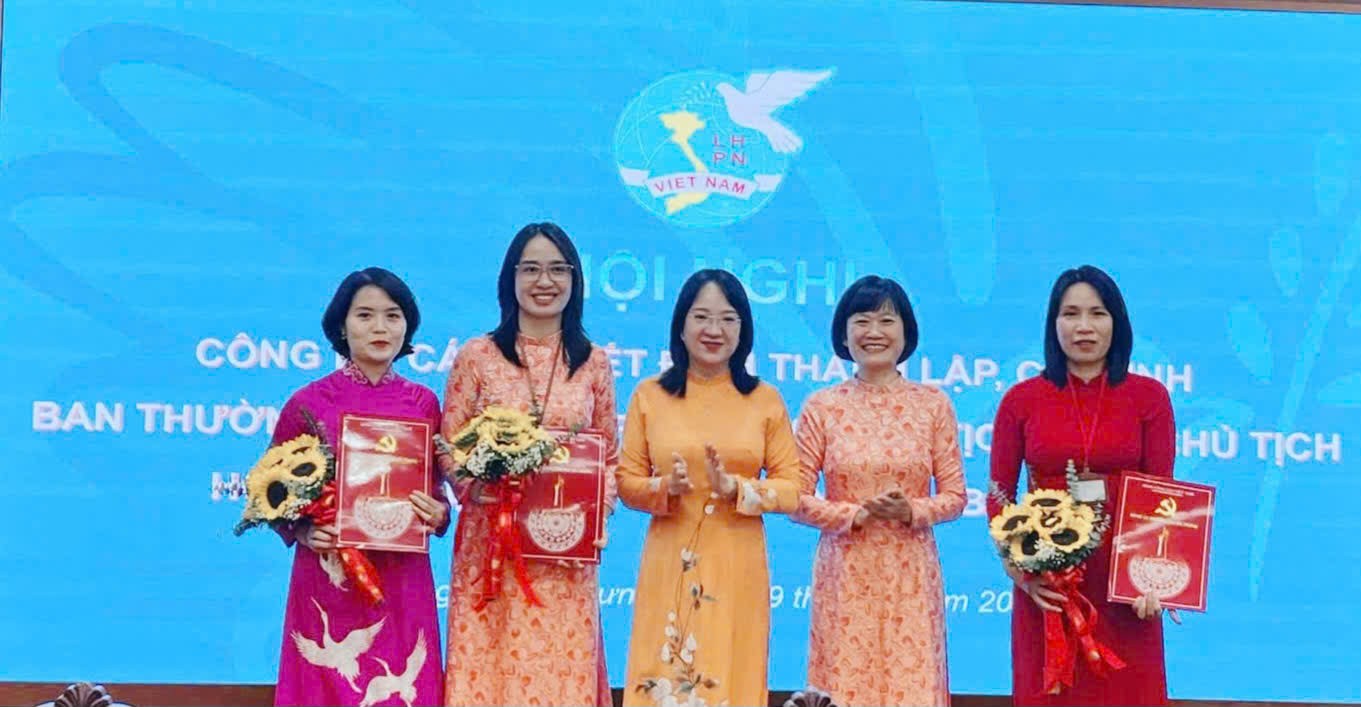 Hội LHPN phường Hai Bà Trưng công bố các quyết định thành lập Hội LHPN phường - ảnh 1