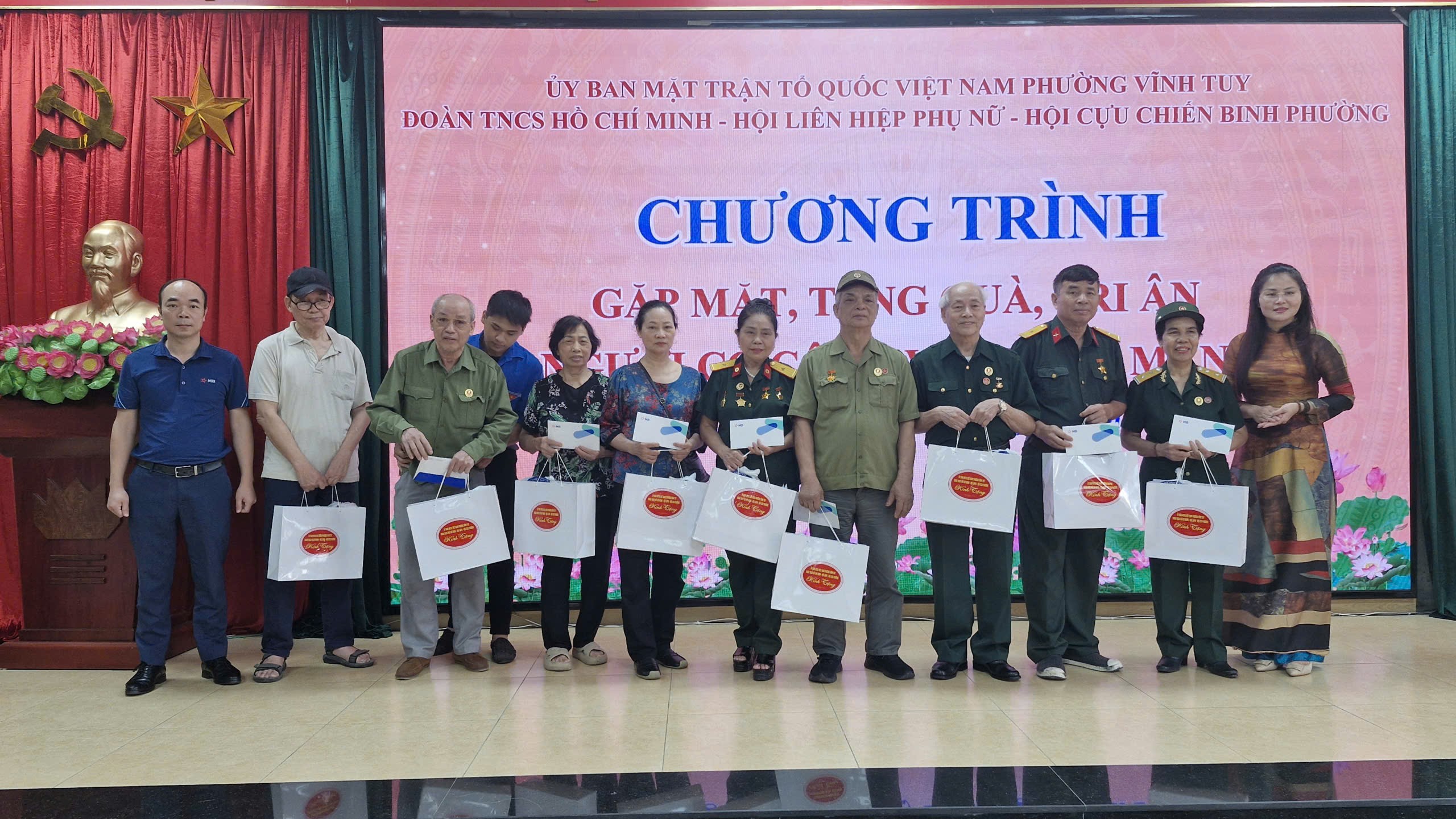 Ủy ban Mặt trận Tổ quốc phường Vĩnh Tuy gặp mặt tri ân đối tượng chính sách - ảnh 6