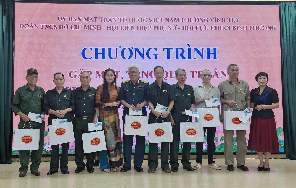Ủy ban Mặt trận Tổ quốc phường Vĩnh Tuy gặp mặt tri ân đối tượng chính sách - ảnh 4