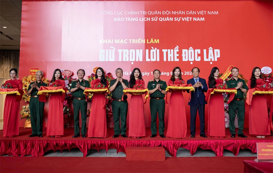Khai mạc Triển lãm “Giữ trọn lời thề độc lập“ - ảnh 1
