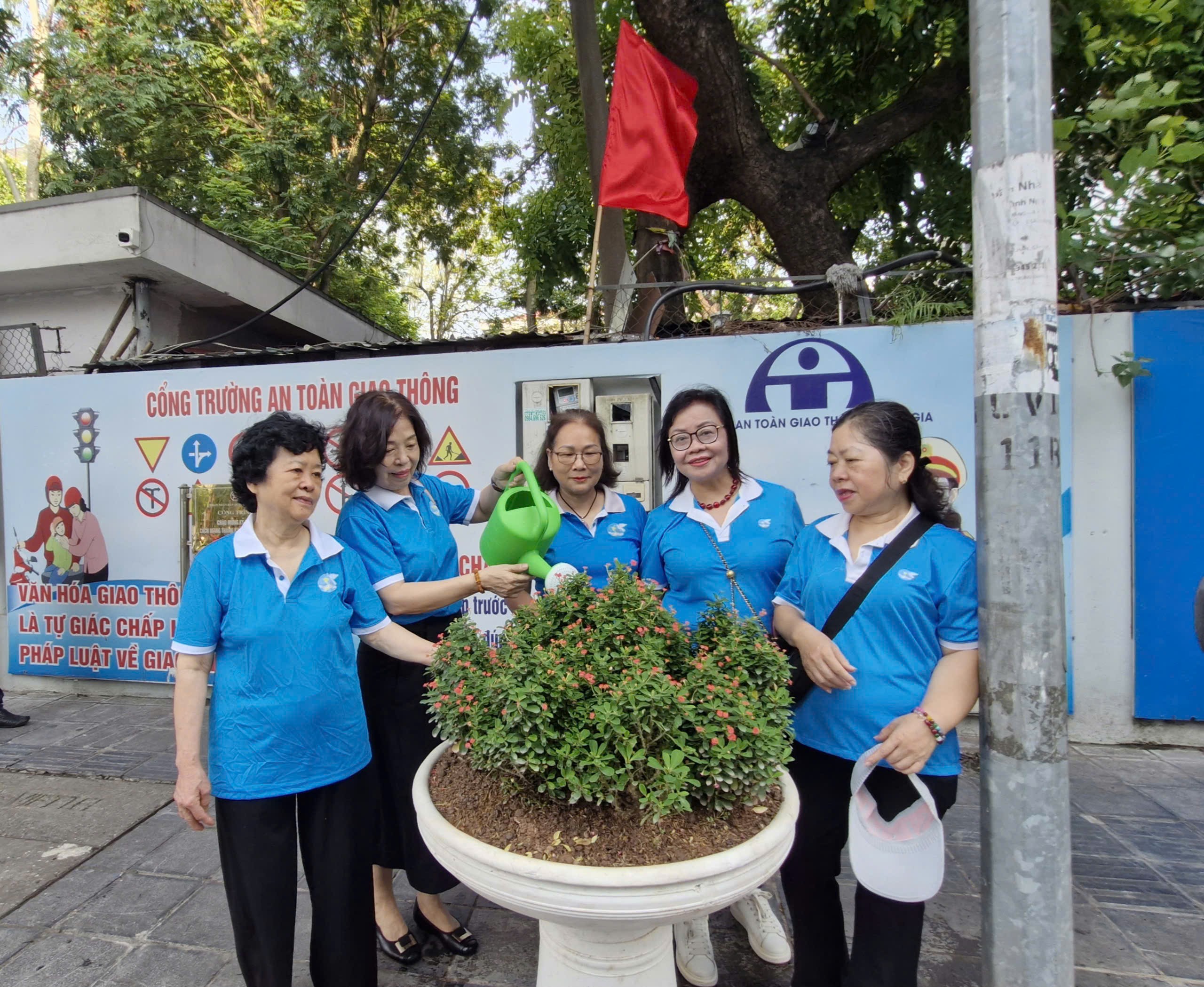 Phường Hai Bà Trưng ra mắt mô hình Tuyến phố hoa - ảnh 6