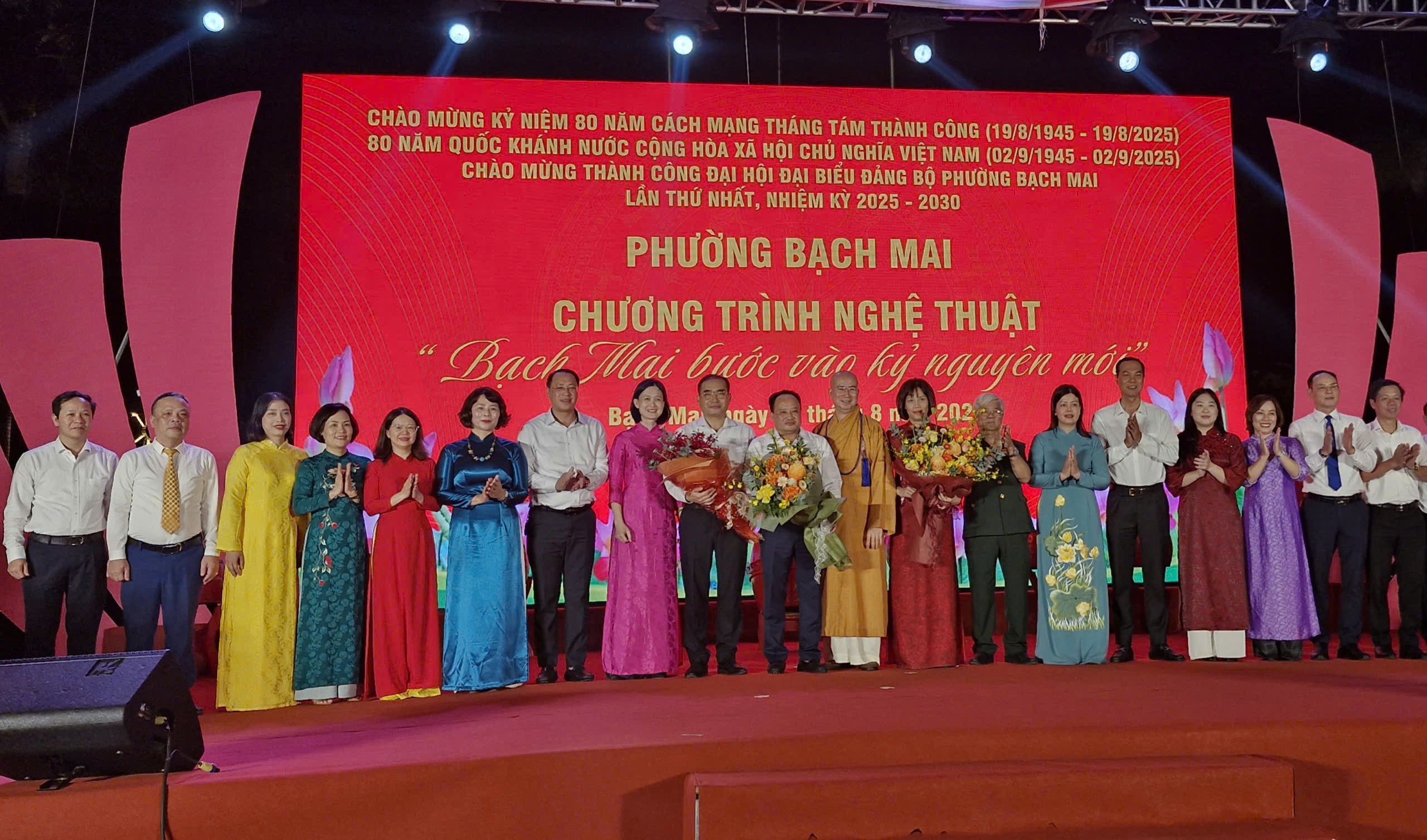 Bạch Mai tổ chức văn nghệ chào mừng thành công Đại hội Đảng bộ phường - ảnh 1
